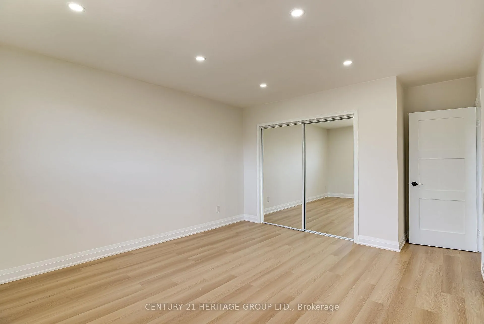 Photo 19 of 139 Strathcona Crescent, Kitchener — HOMEH