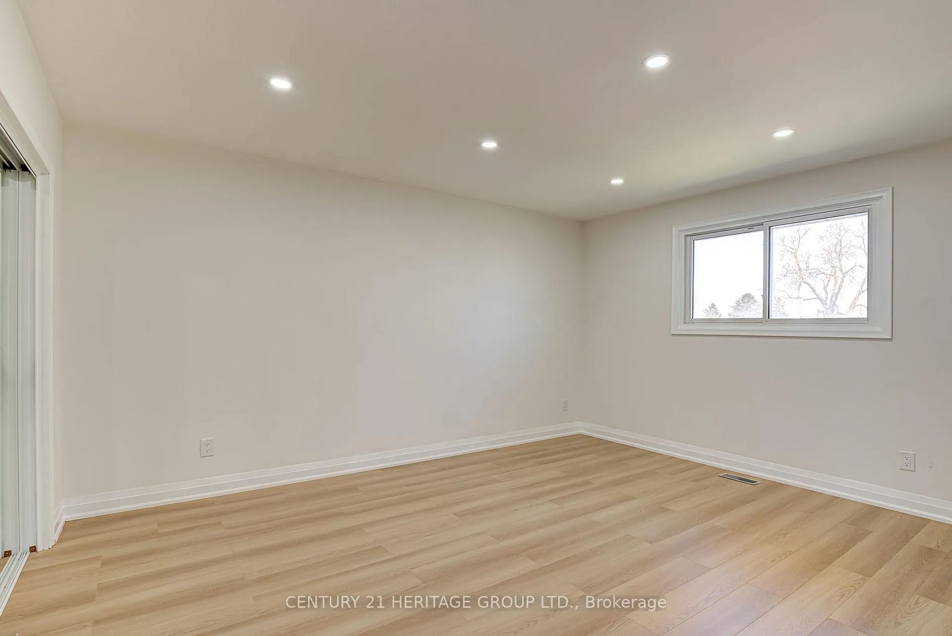 Photo 20 of 139 Strathcona Crescent, Kitchener — HOMEH