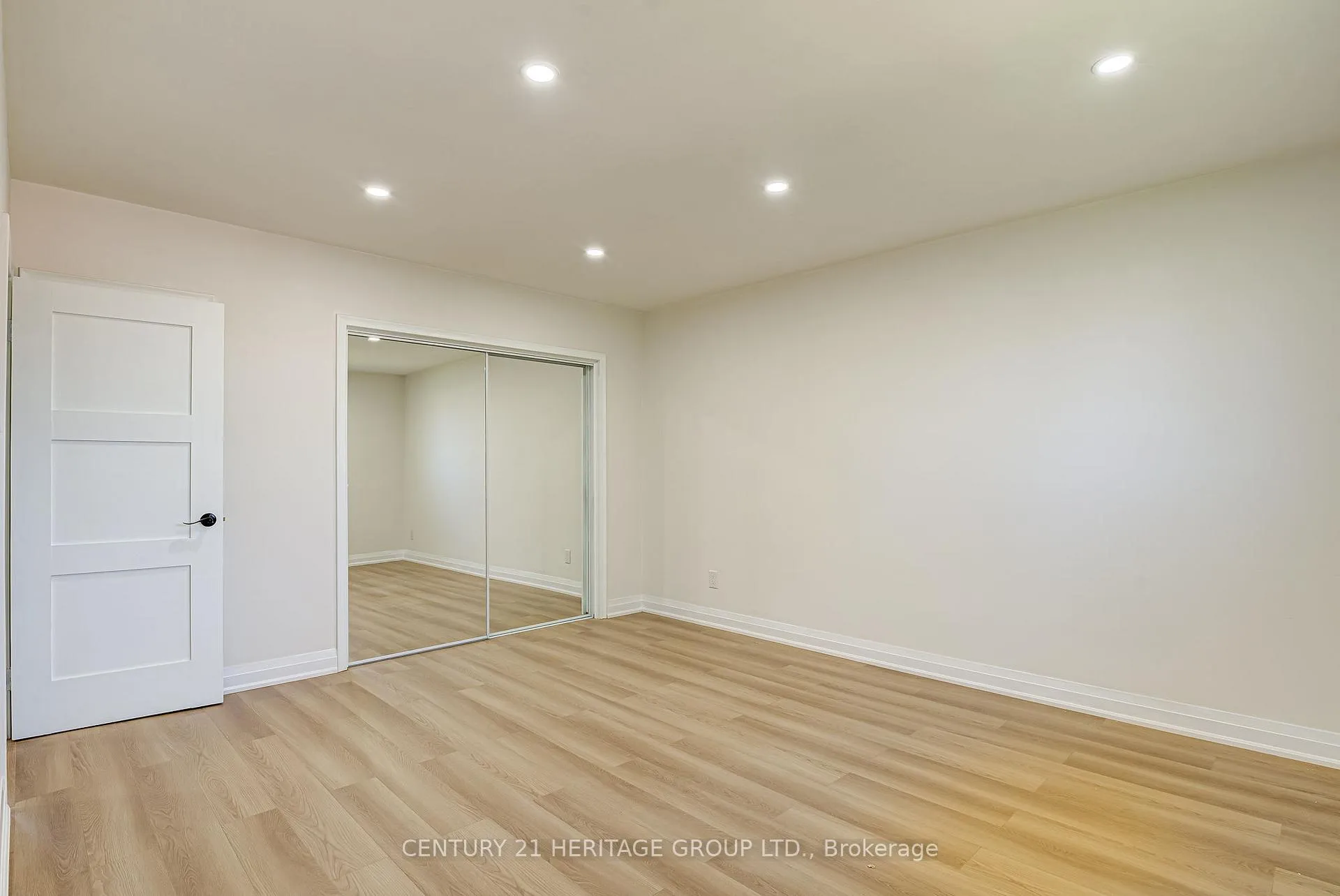 Photo 21 of 139 Strathcona Crescent, Kitchener — HOMEH