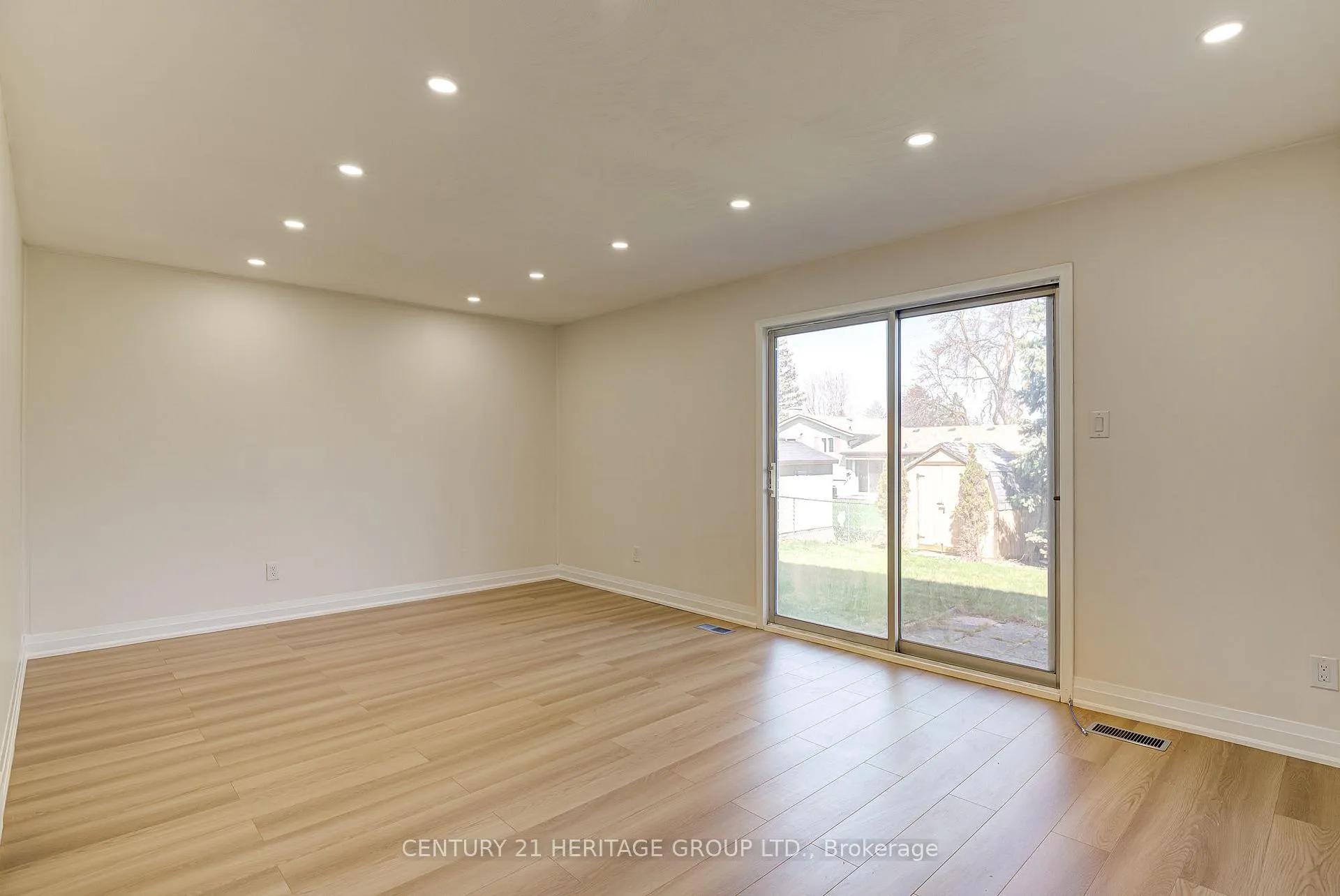 Photo 23 of 139 Strathcona Crescent, Kitchener — HOMEH