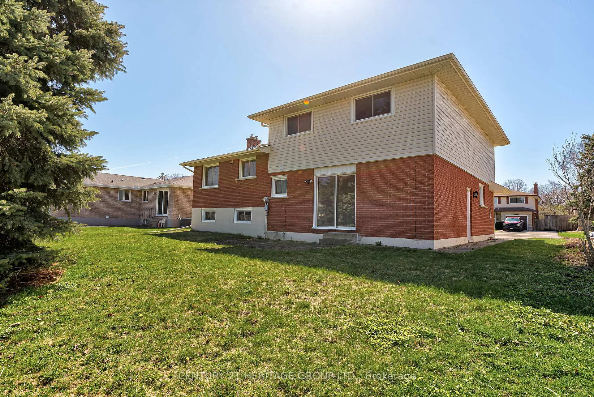 Photo 29 of 139 Strathcona Crescent, Kitchener — HOMEH