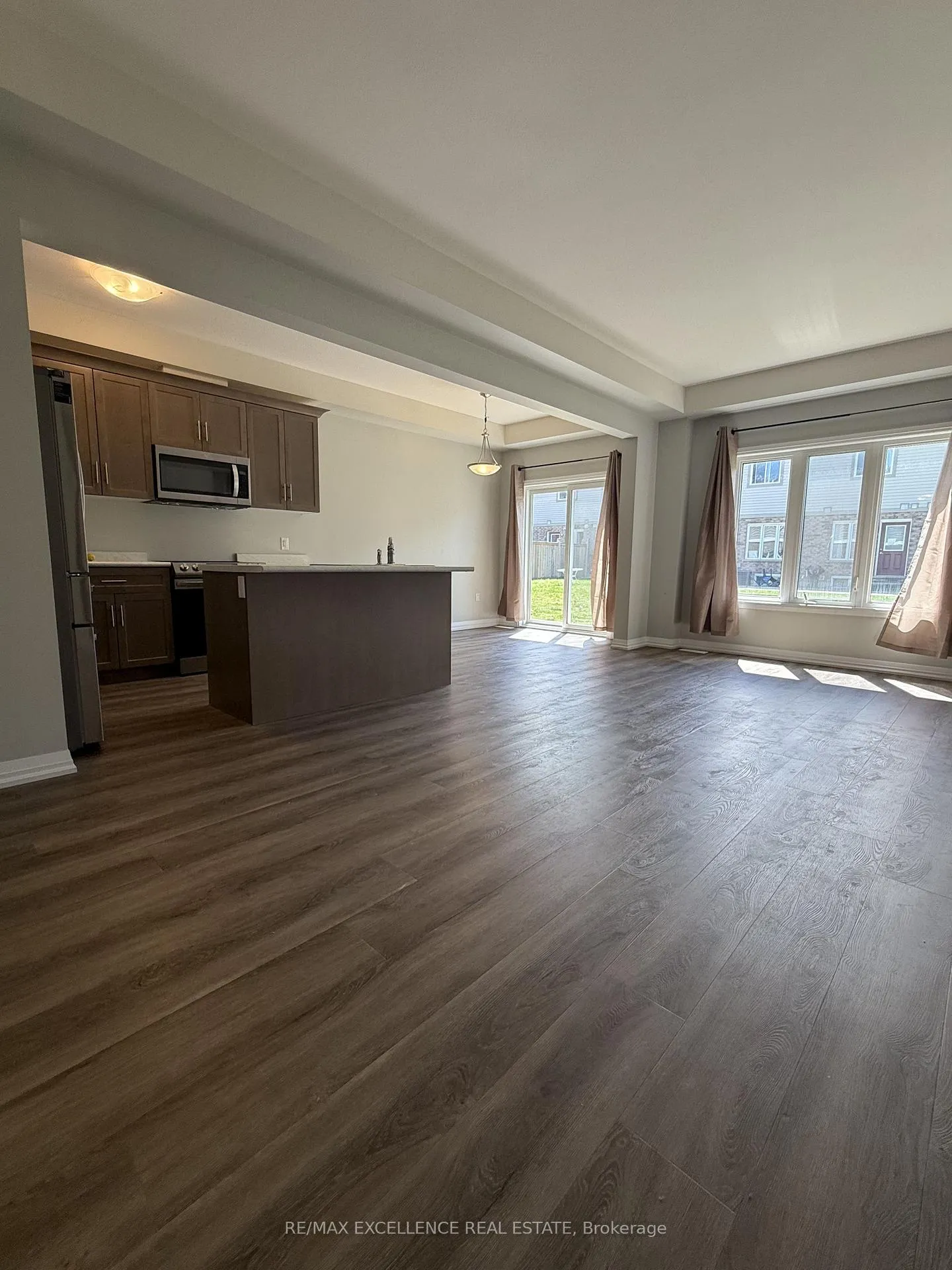 Photo 2 of 22 Bur Oak Drive, Thorold, Confederation Heights — HOMEH