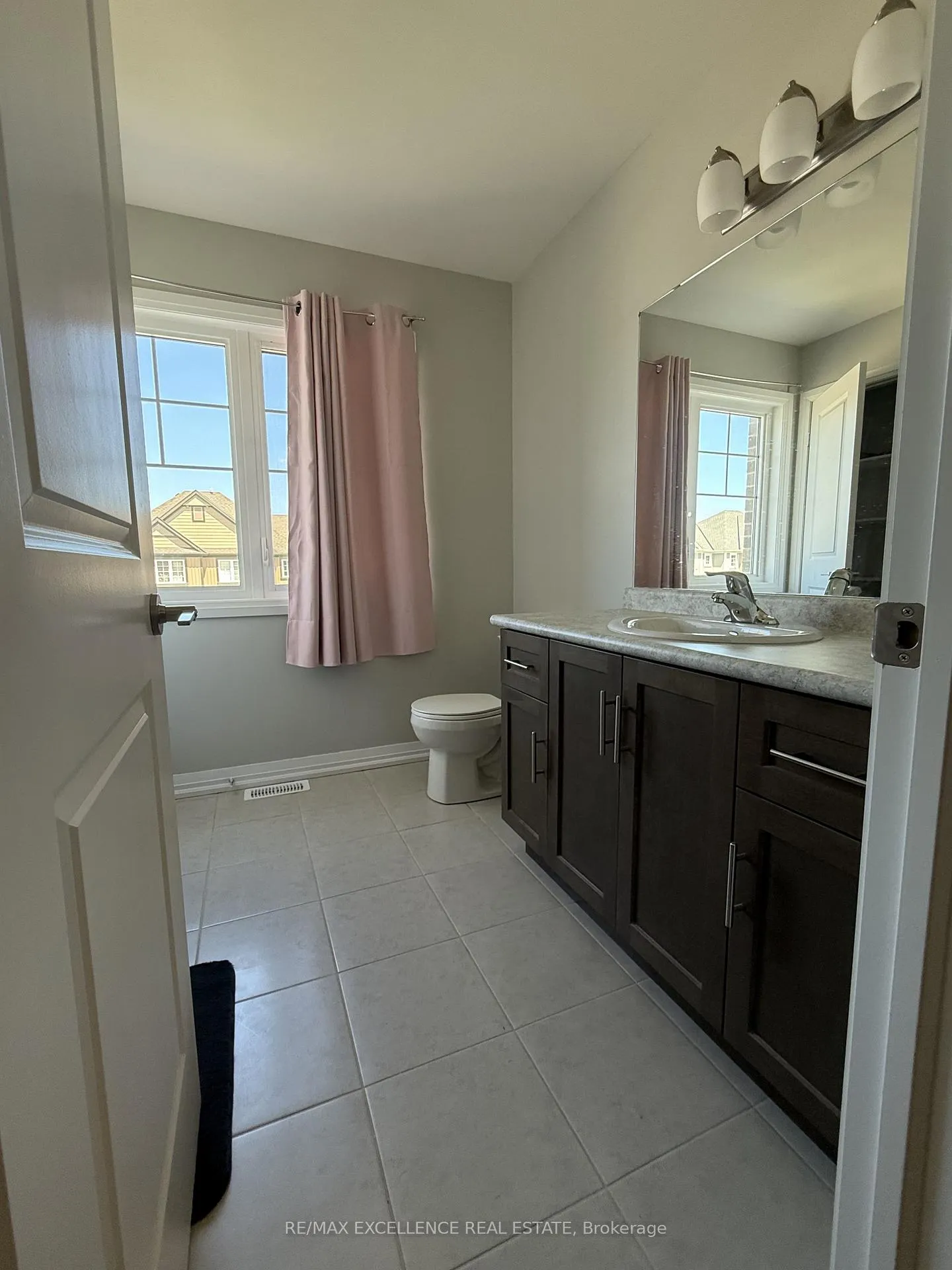 Photo 12 of 22 Bur Oak Drive, Thorold, Confederation Heights — HOMEH