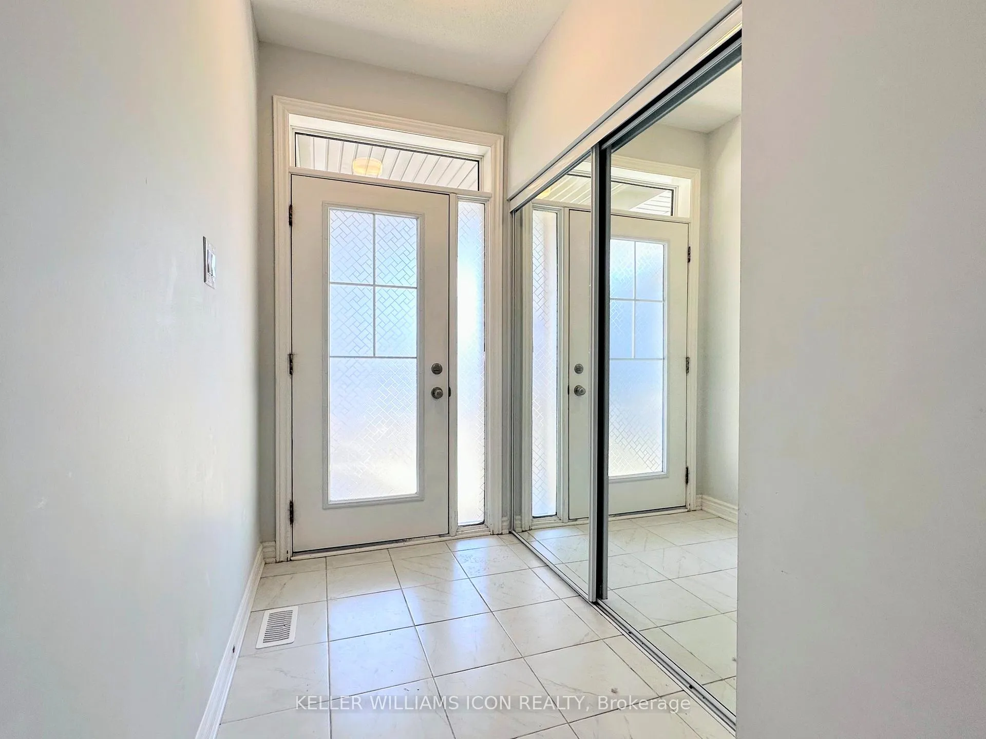 Photo 2 of 193 Anthracite Drive, Ottawa, Barrhaven - Heritage Park — HOMEH