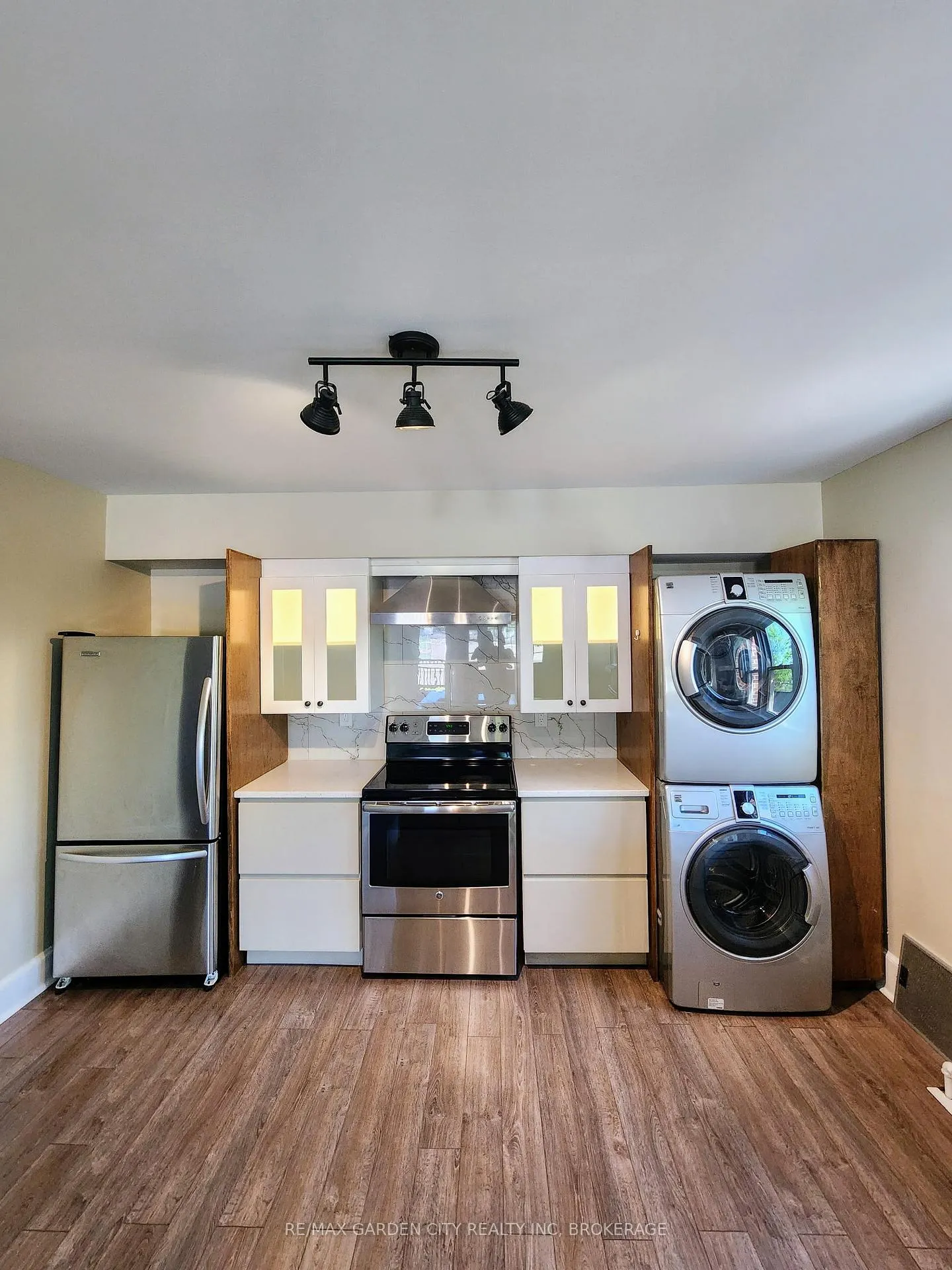 Photo 5 of Unit One, 75 Thomas Street, St. Catharines, Downtown — HOMEH