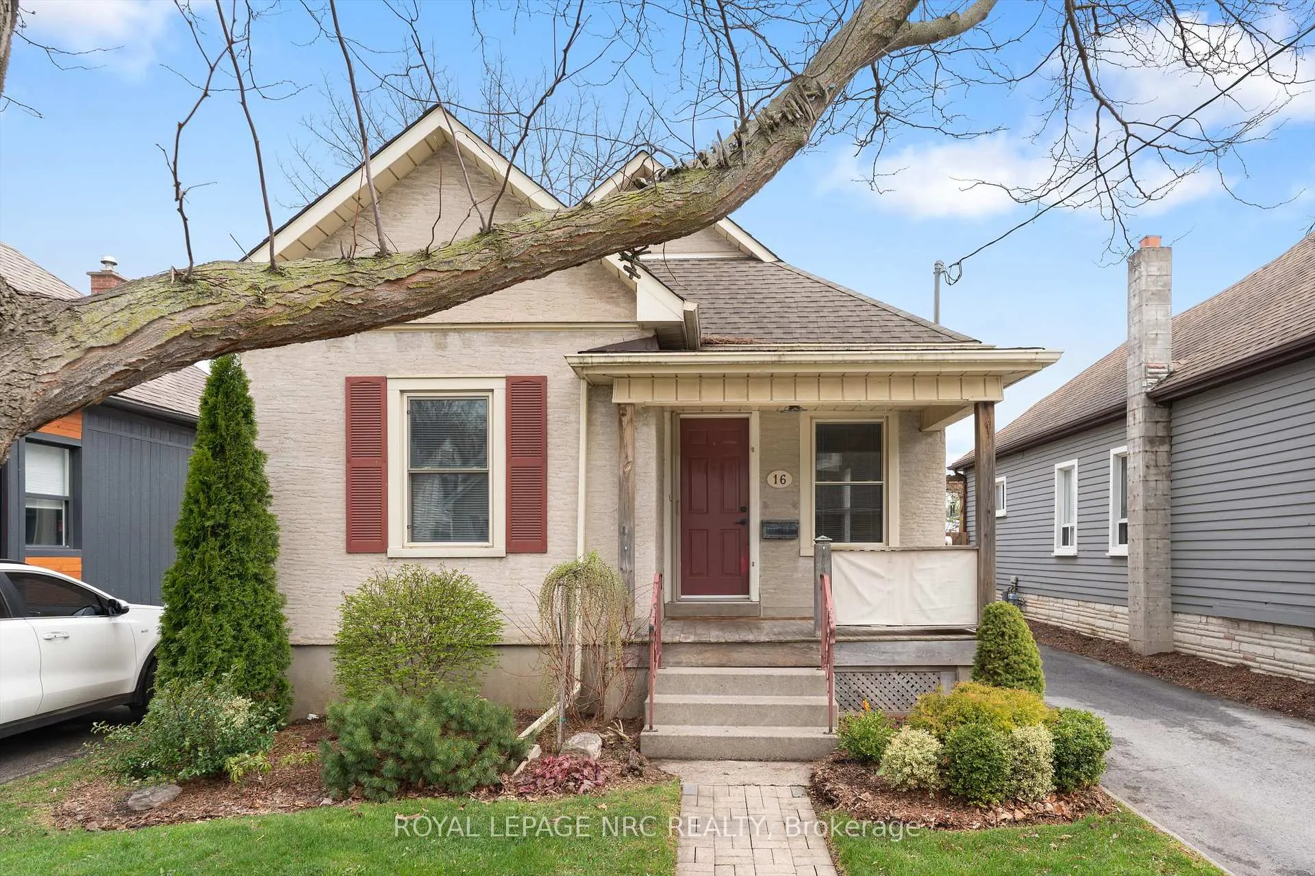 Photo 2 of 16 McGhie Street, St. Catharines, Downtown — HOMEH