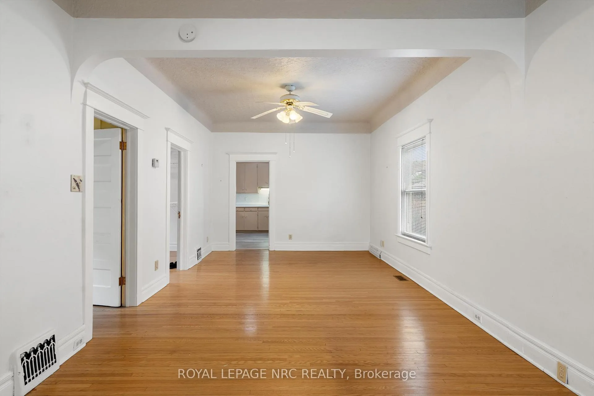 Photo 6 of 16 McGhie Street, St. Catharines, Downtown — HOMEH