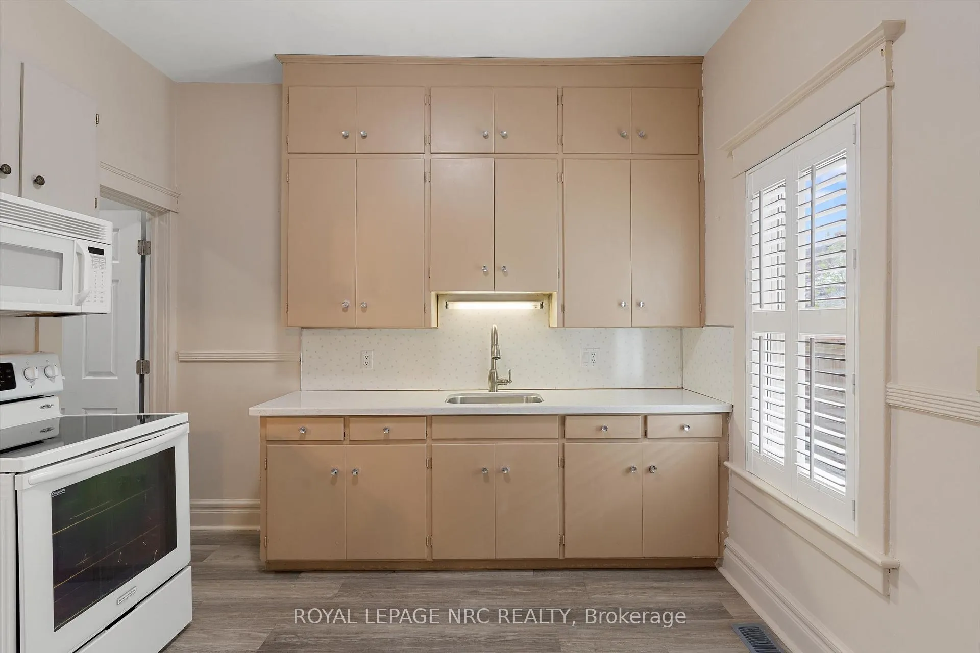 Photo 9 of 16 McGhie Street, St. Catharines, Downtown — HOMEH