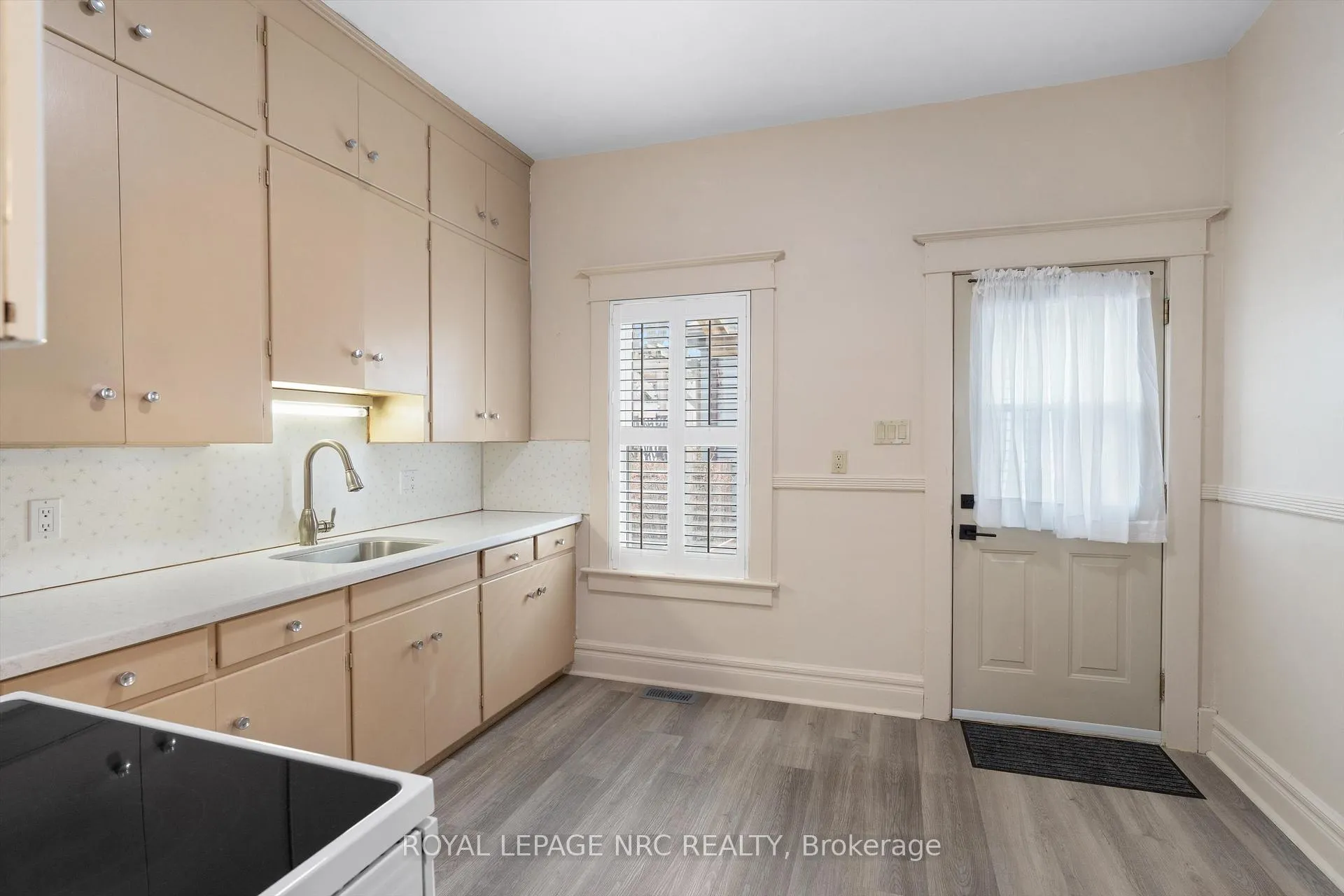 Photo 11 of 16 McGhie Street, St. Catharines, Downtown — HOMEH