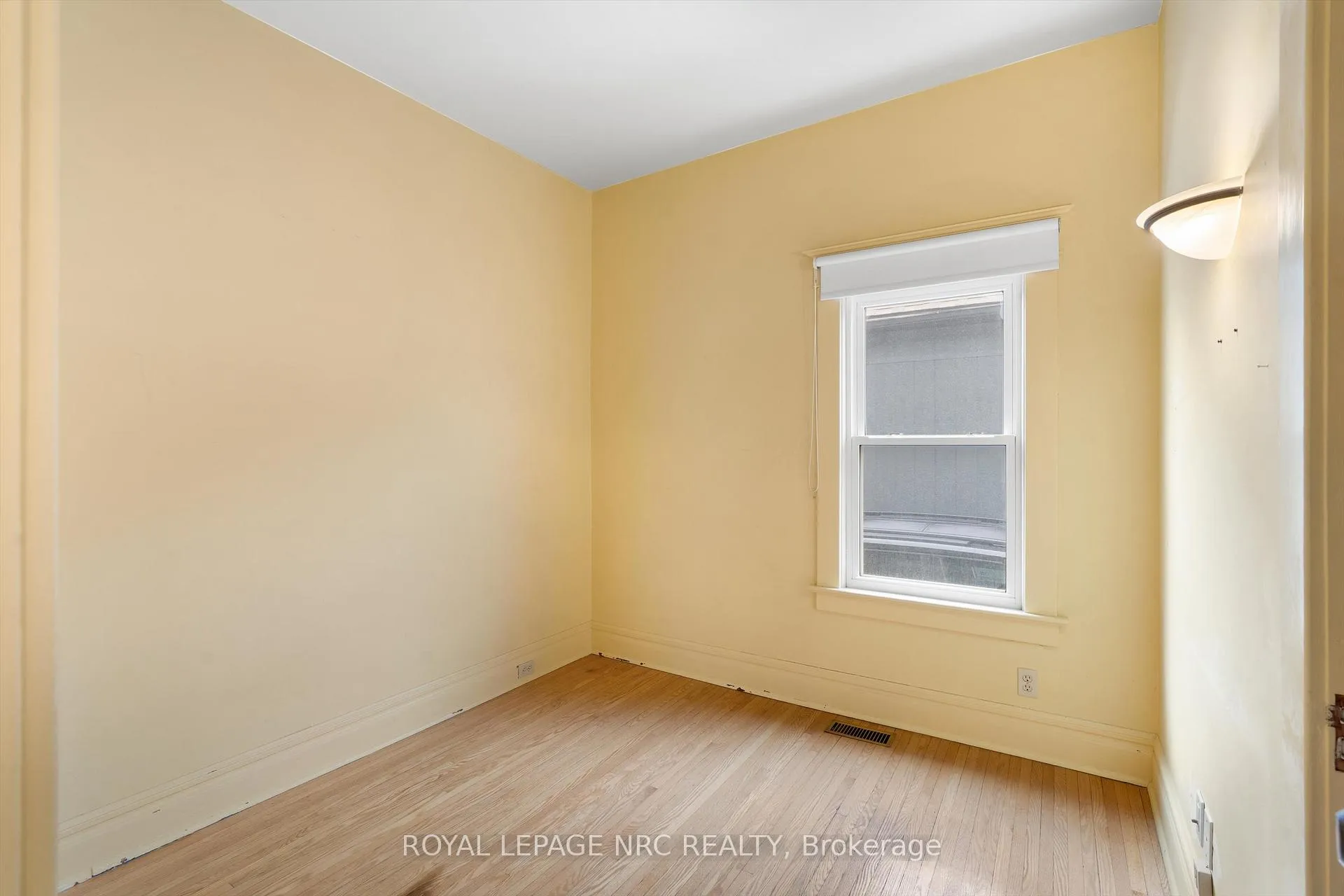 Photo 17 of 16 McGhie Street, St. Catharines, Downtown — HOMEH
