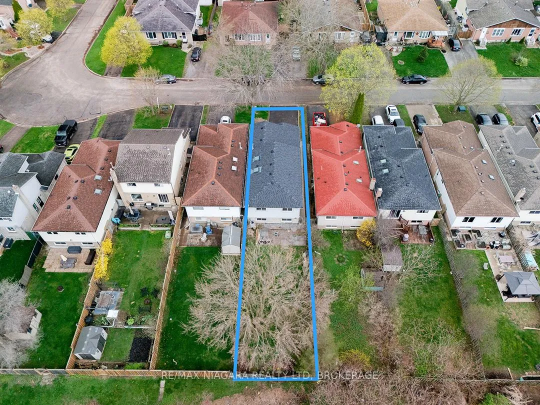 Photo 2 of 26 Lampman Crescent, Thorold, Confederation Heights — HOMEH