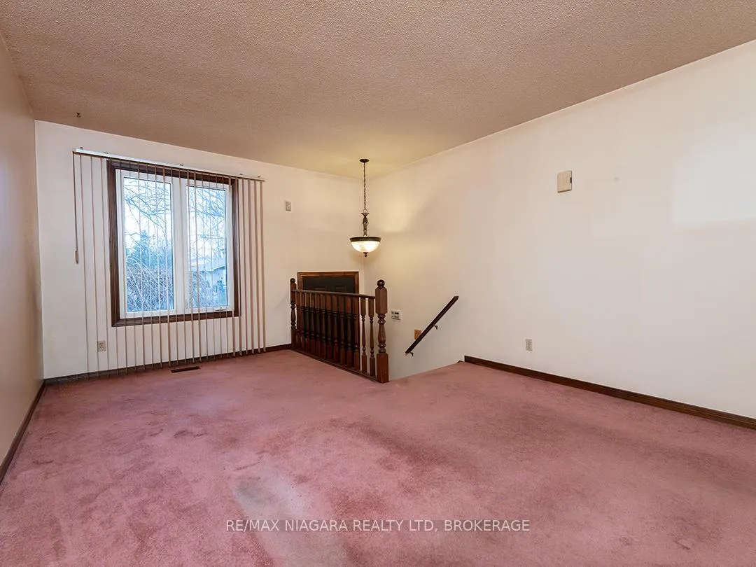 Photo 5 of 26 Lampman Crescent, Thorold, Confederation Heights — HOMEH