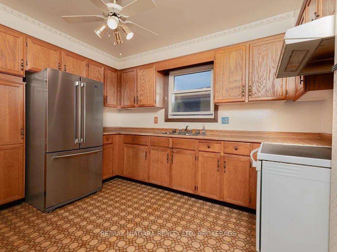 Photo 10 of 26 Lampman Crescent, Thorold, Confederation Heights — HOMEH