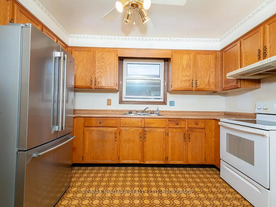 Photo 11 of 26 Lampman Crescent, Thorold, Confederation Heights — HOMEH