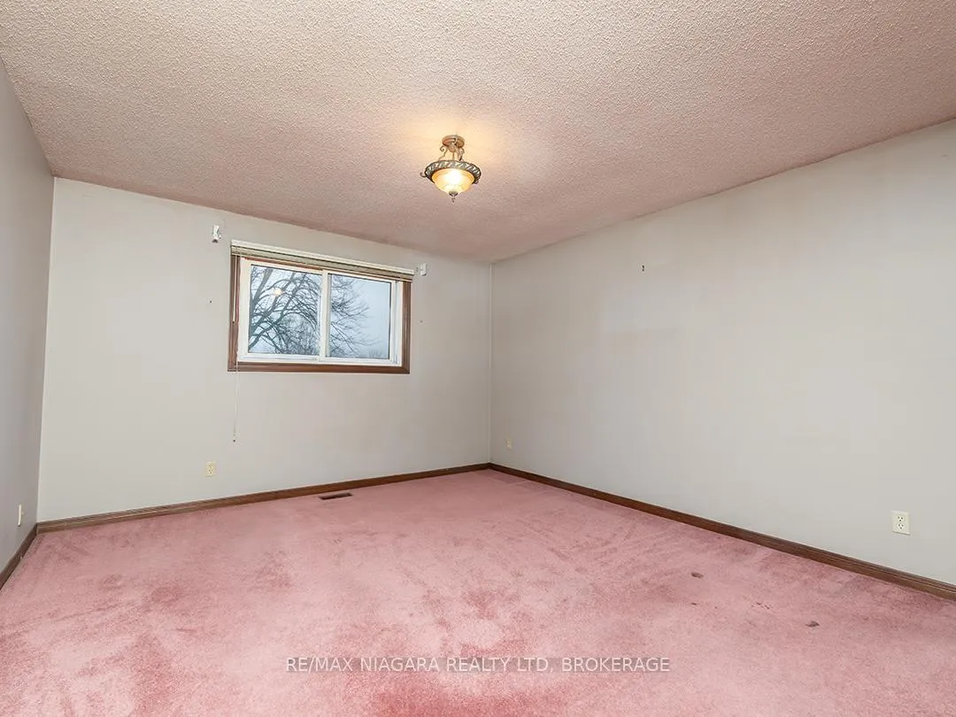 Photo 16 of 26 Lampman Crescent, Thorold, Confederation Heights — HOMEH