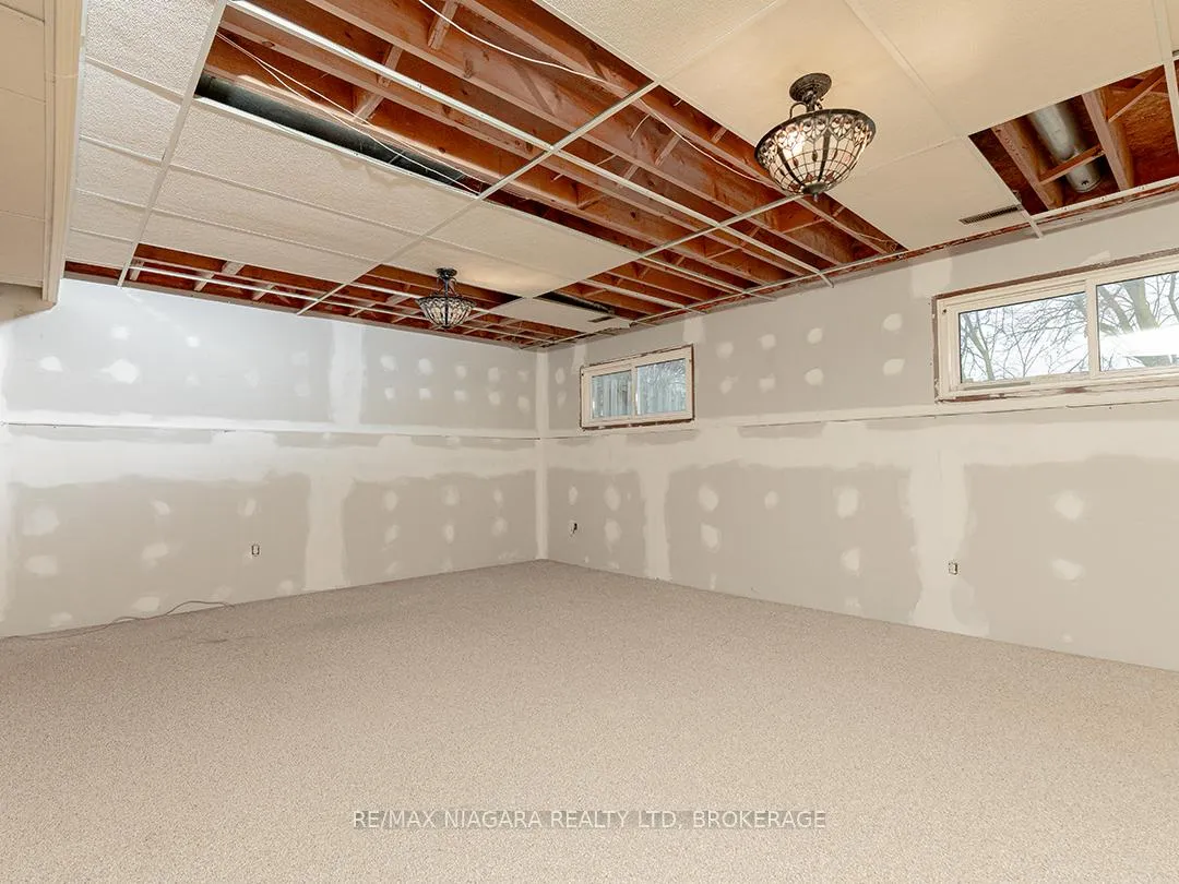 Photo 20 of 26 Lampman Crescent, Thorold, Confederation Heights — HOMEH