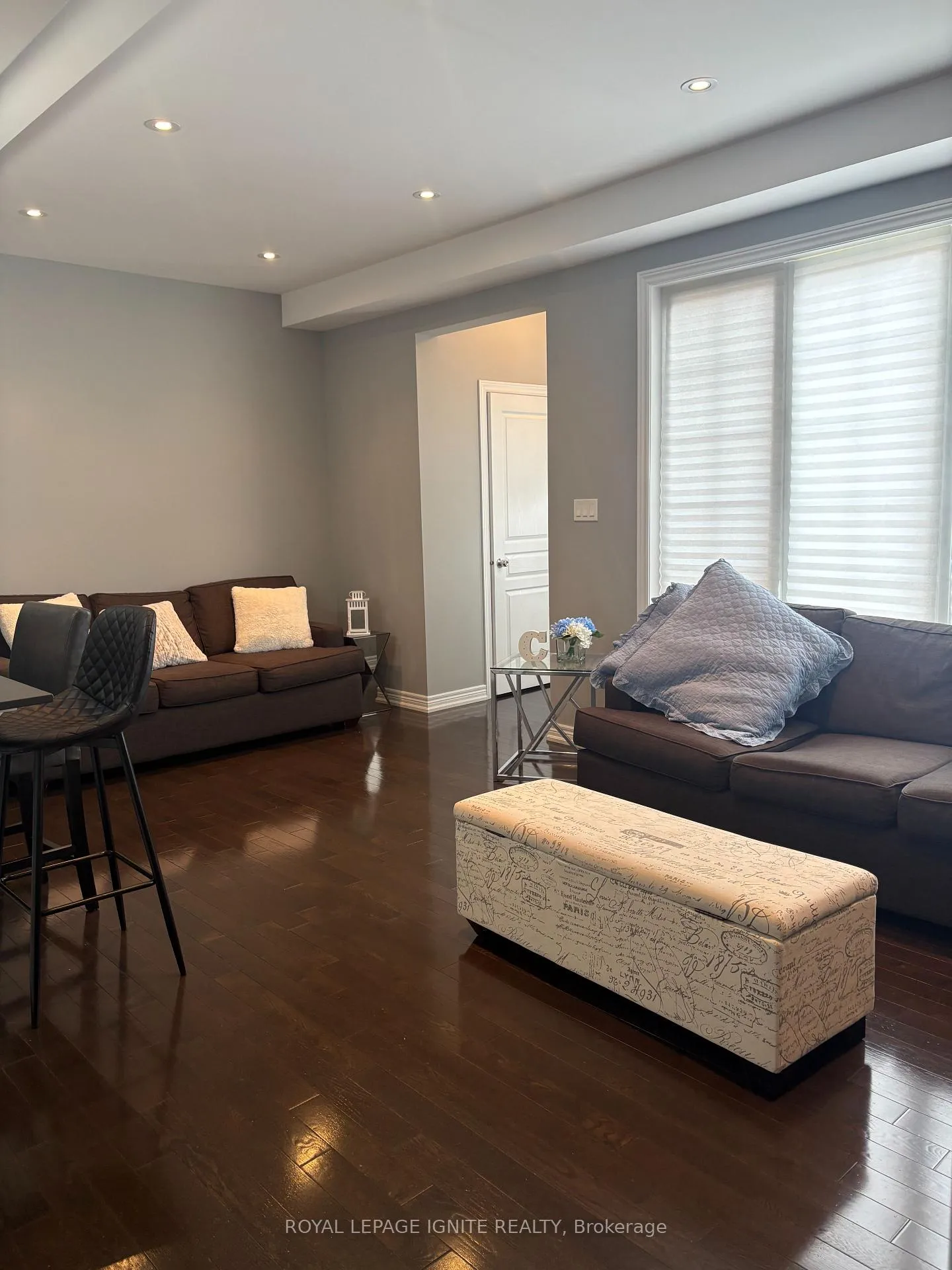 Photo 4 of 209 Barons Street, Vaughan, Kleinburg — HOMEH