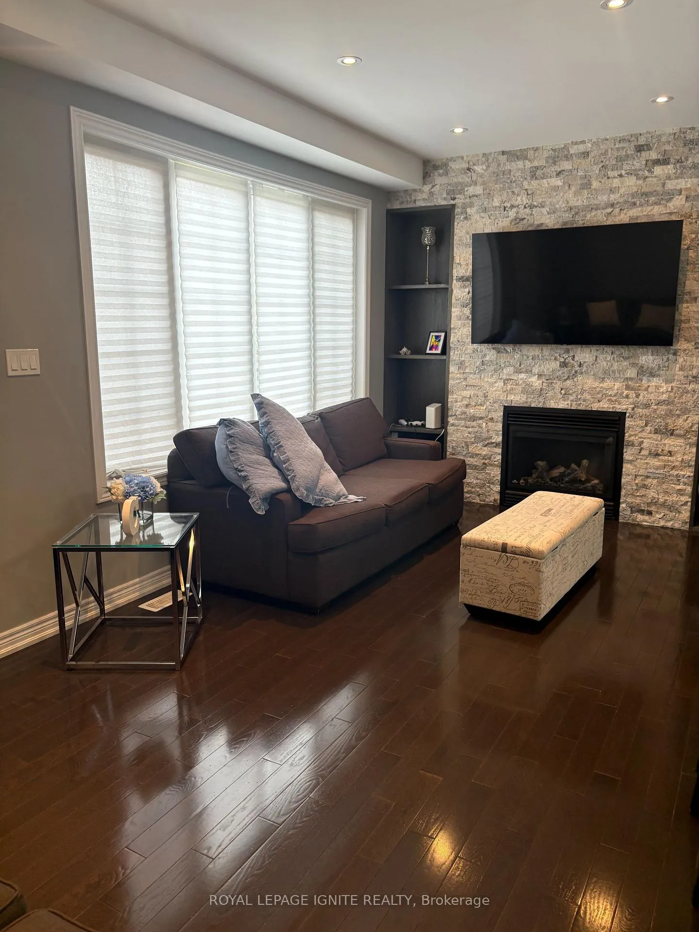 Photo 5 of 209 Barons Street, Vaughan, Kleinburg — HOMEH