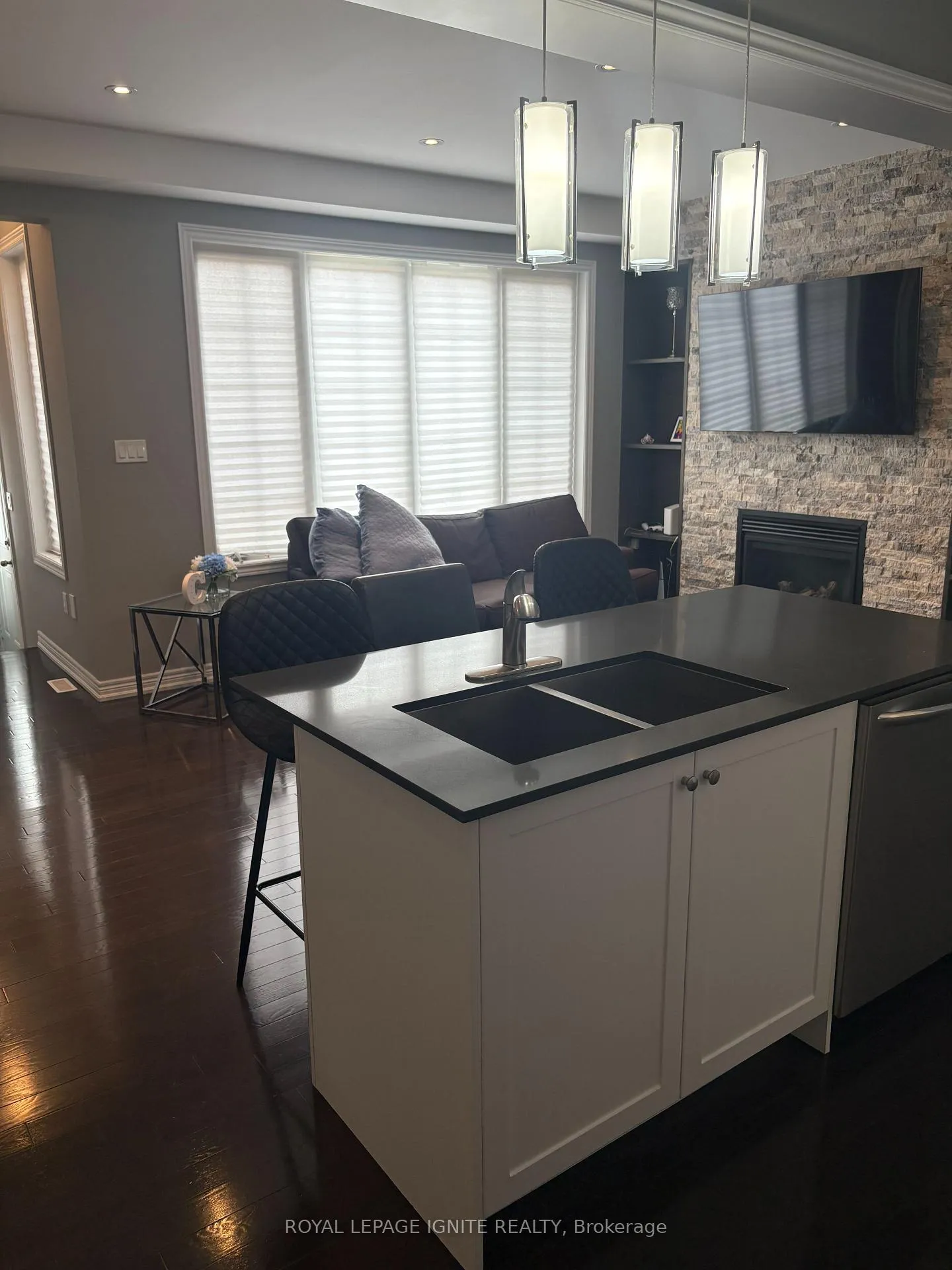 Photo 7 of 209 Barons Street, Vaughan, Kleinburg — HOMEH