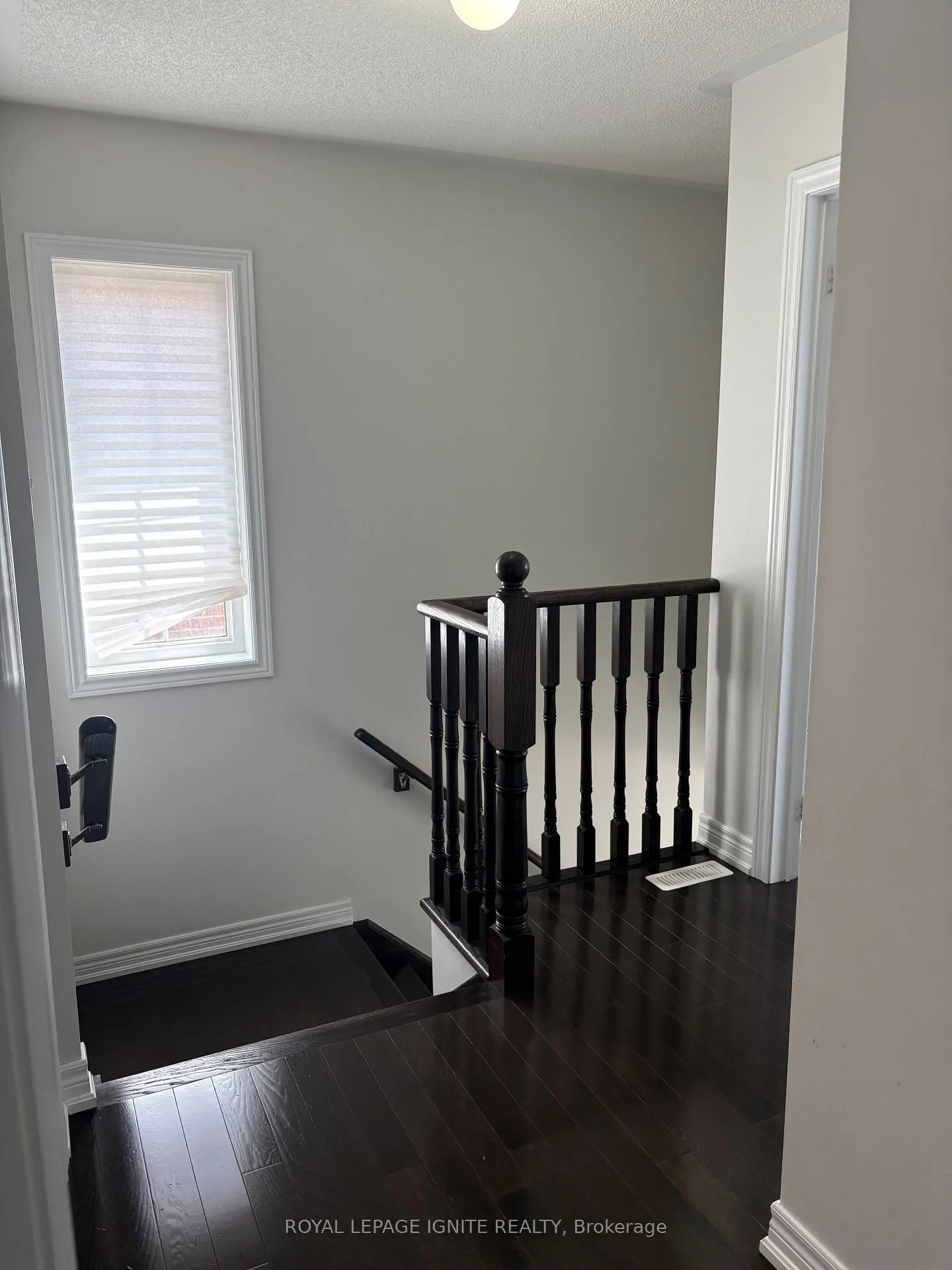 Photo 10 of 209 Barons Street, Vaughan, Kleinburg — HOMEH