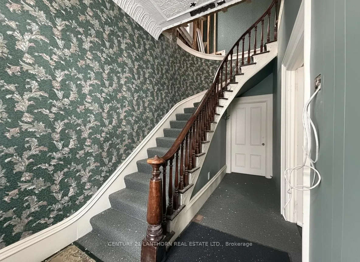Photo 5 of 340 Main Street, Prince Edward County, Picton Ward — HOMEH