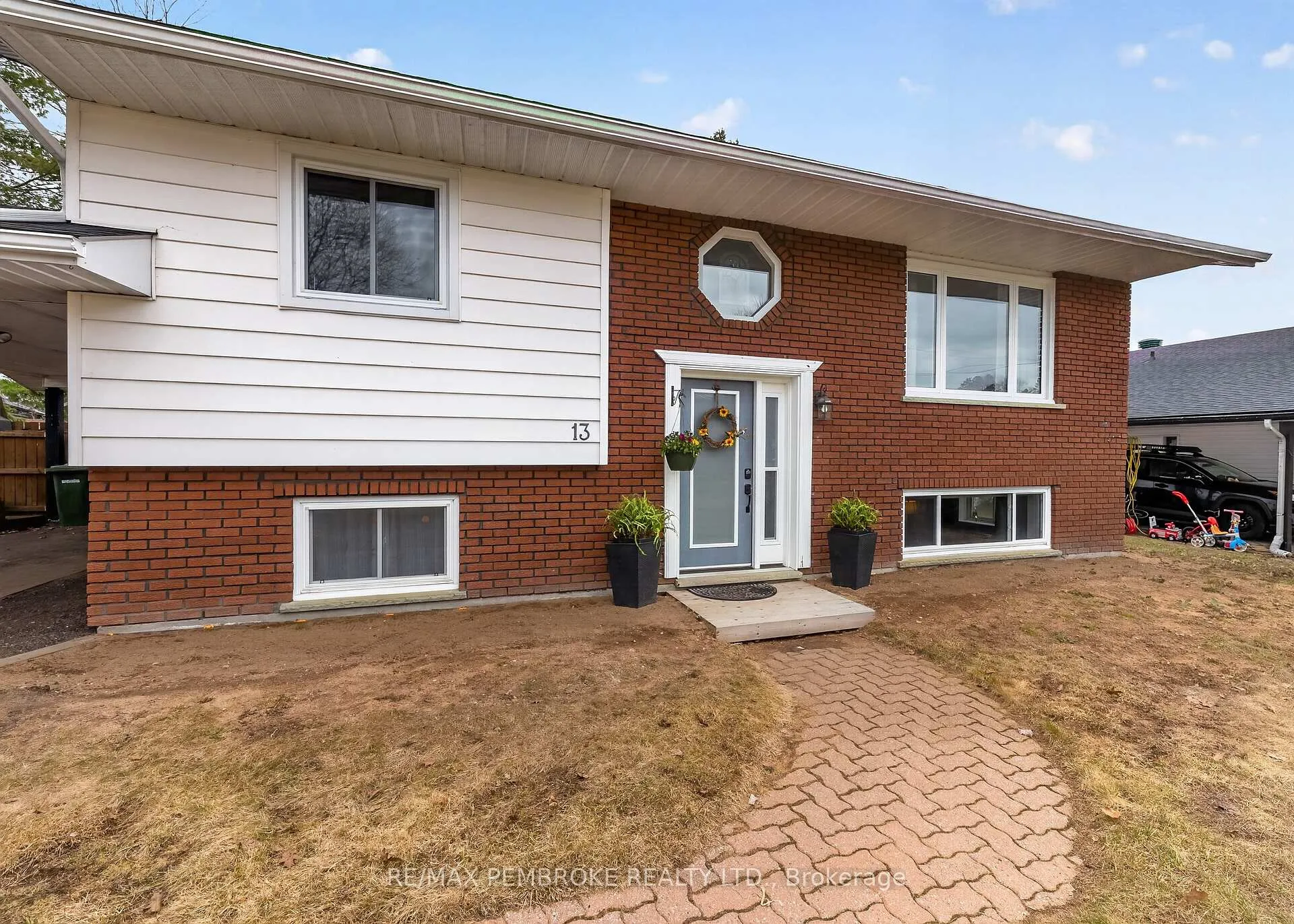 Photo 1 of 13 Point Crescent, Petawawa — HOMEH
