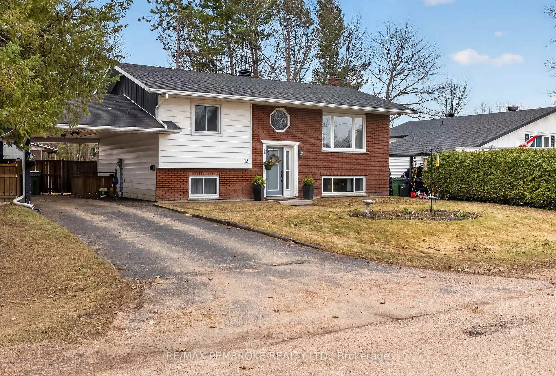 Photo 5 of 13 Point Crescent, Petawawa — HOMEH