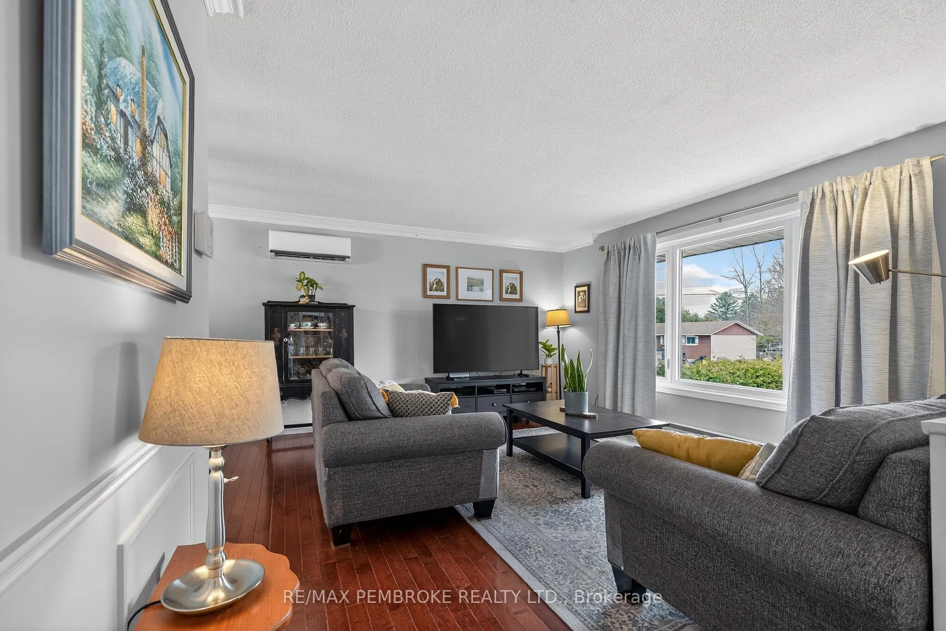 Photo 6 of 13 Point Crescent, Petawawa — HOMEH