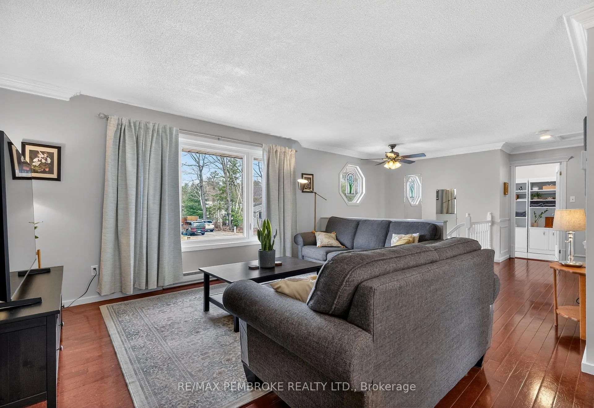 Photo 8 of 13 Point Crescent, Petawawa — HOMEH