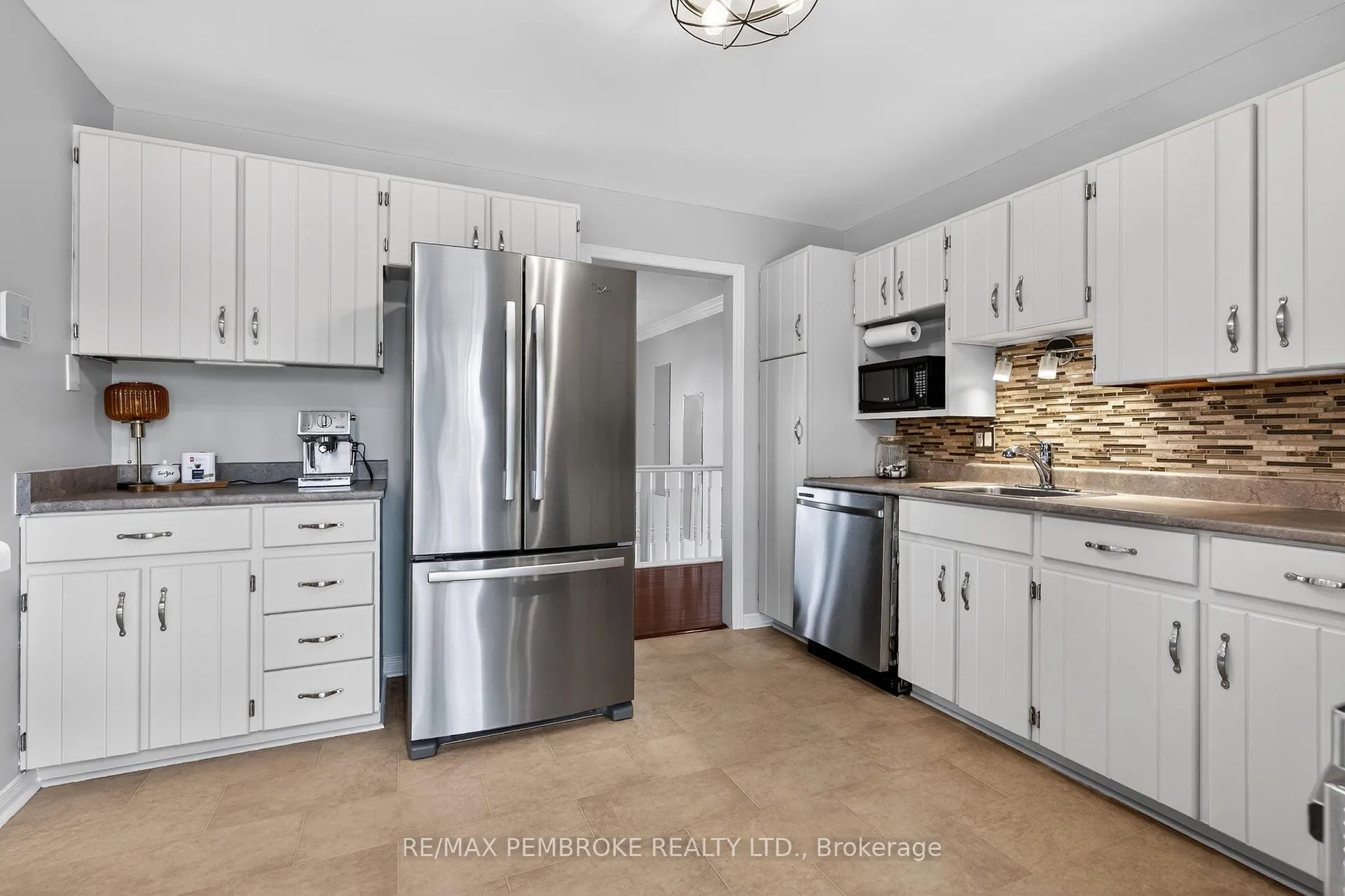 Photo 15 of 13 Point Crescent, Petawawa — HOMEH