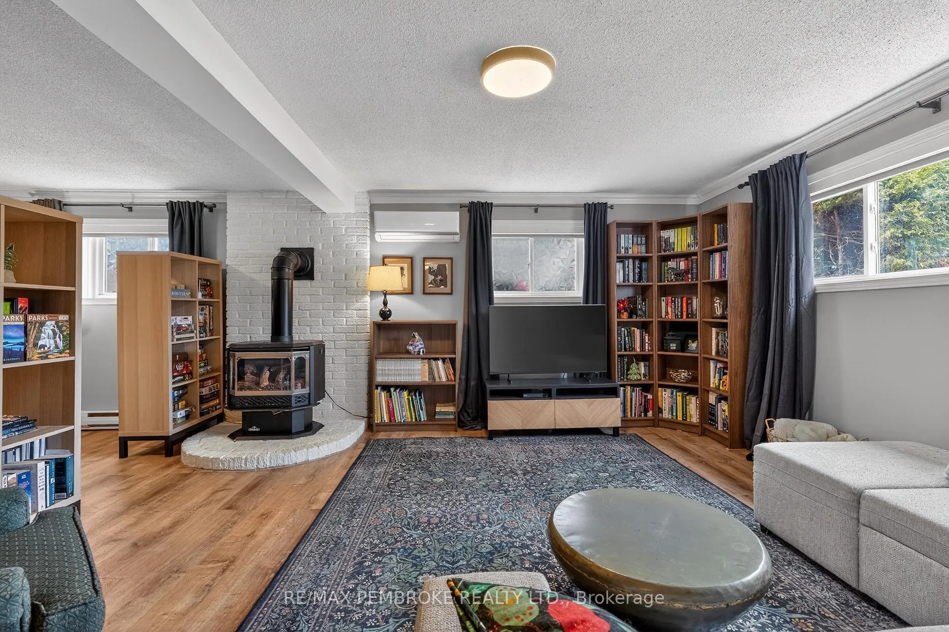 Photo 32 of 13 Point Crescent, Petawawa — HOMEH