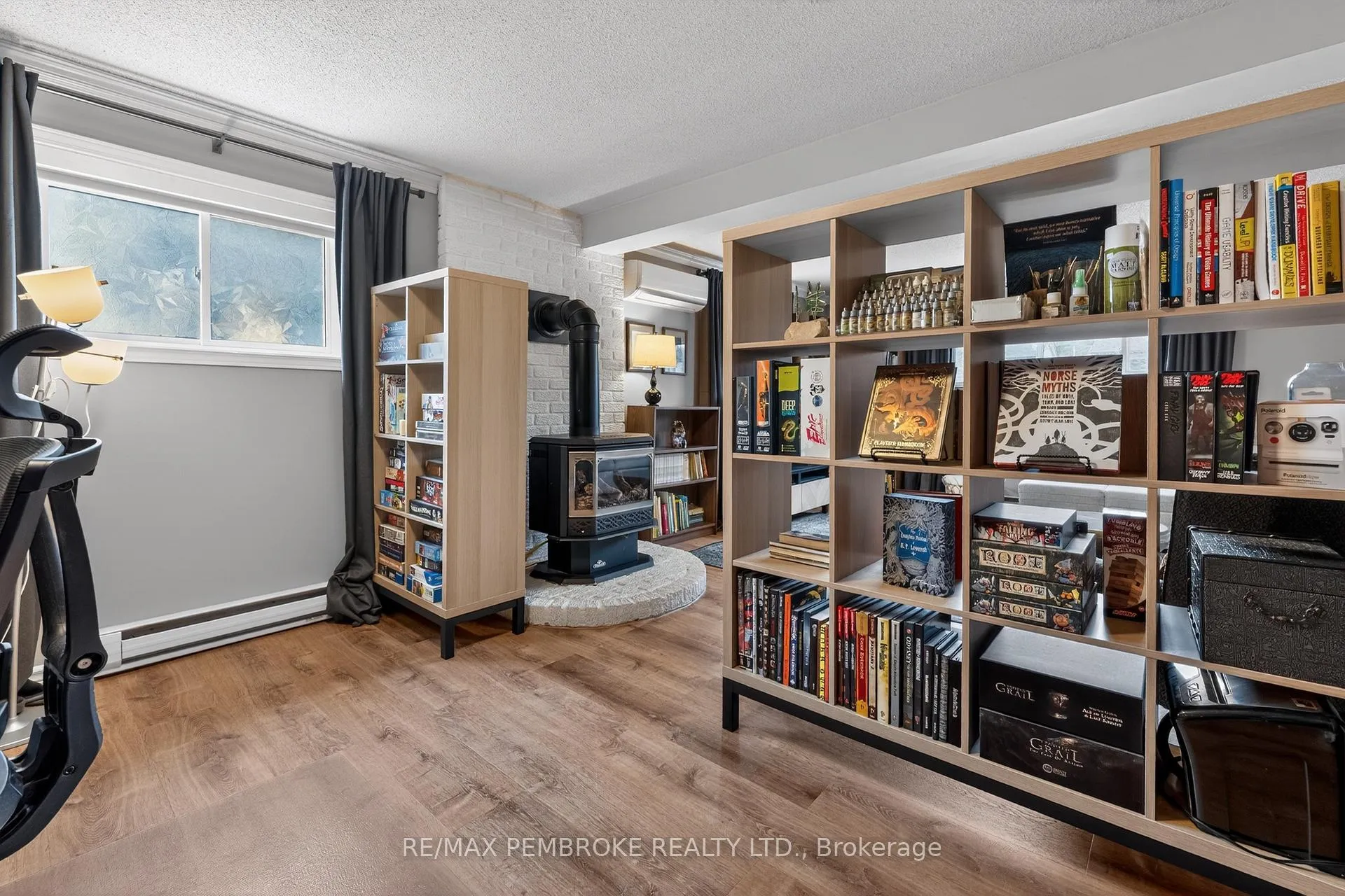 Photo 38 of 13 Point Crescent, Petawawa — HOMEH