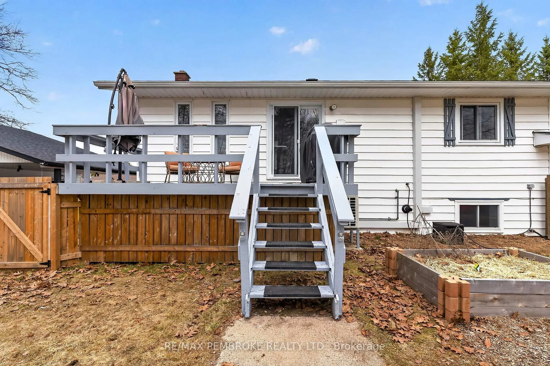 Photo 47 of 13 Point Crescent, Petawawa — HOMEH