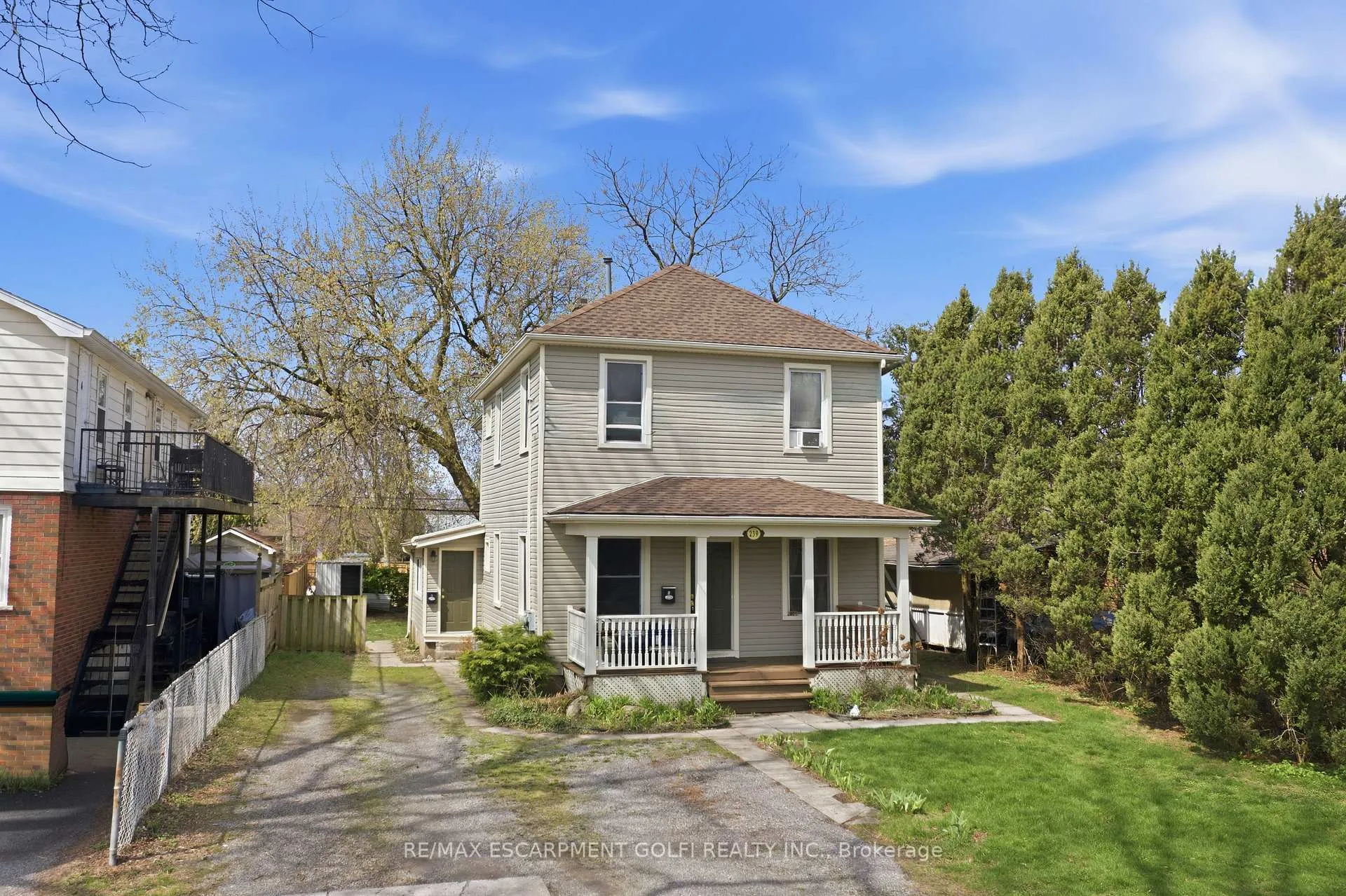 Photo 2 of 239 York Street, St. Catharines, Haig — HOMEH