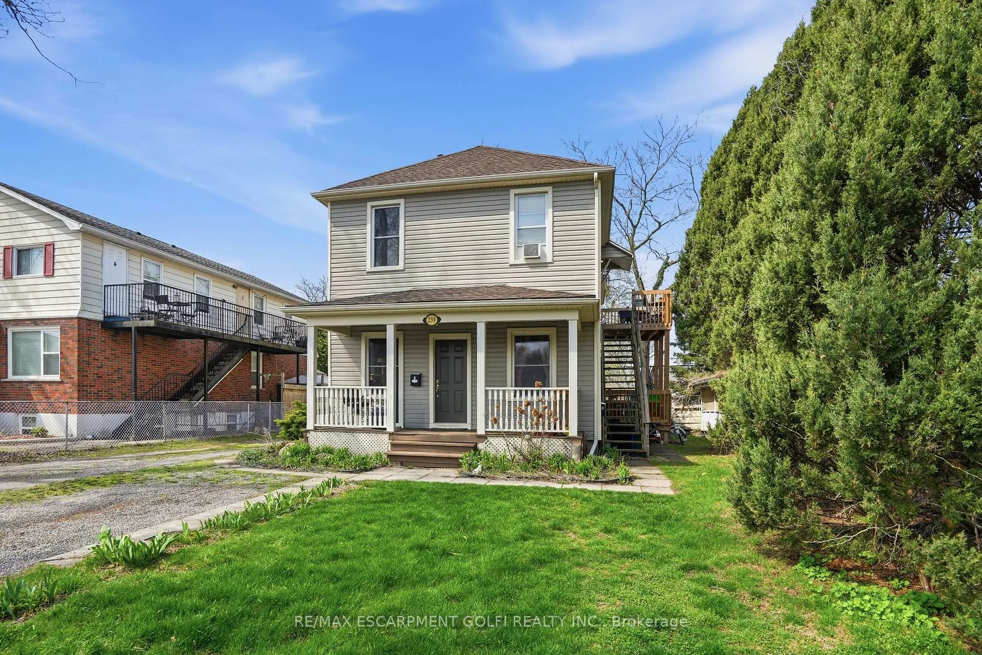 Photo 3 of 239 York Street, St. Catharines, Haig — HOMEH