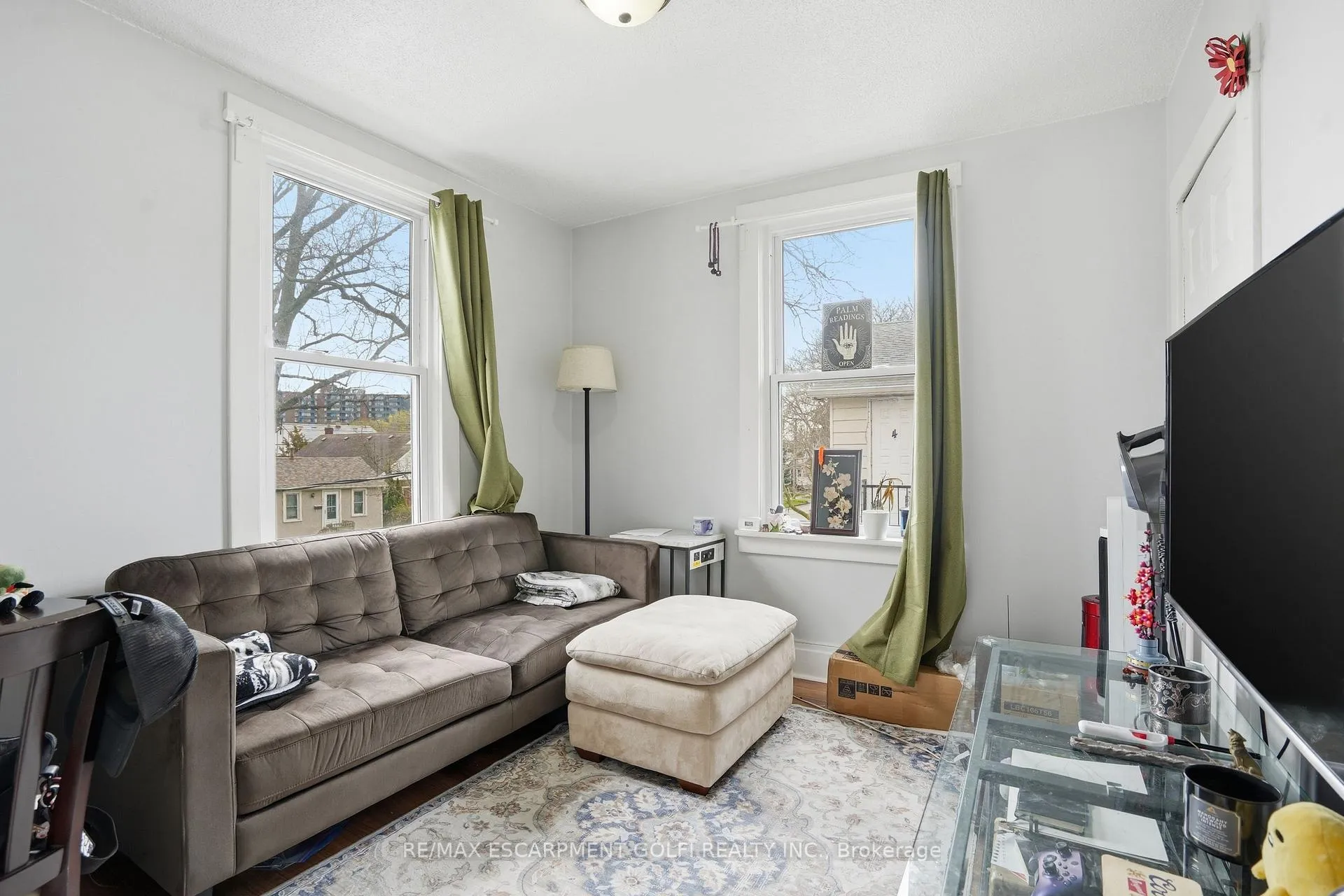 Photo 5 of 239 York Street, St. Catharines, Haig — HOMEH