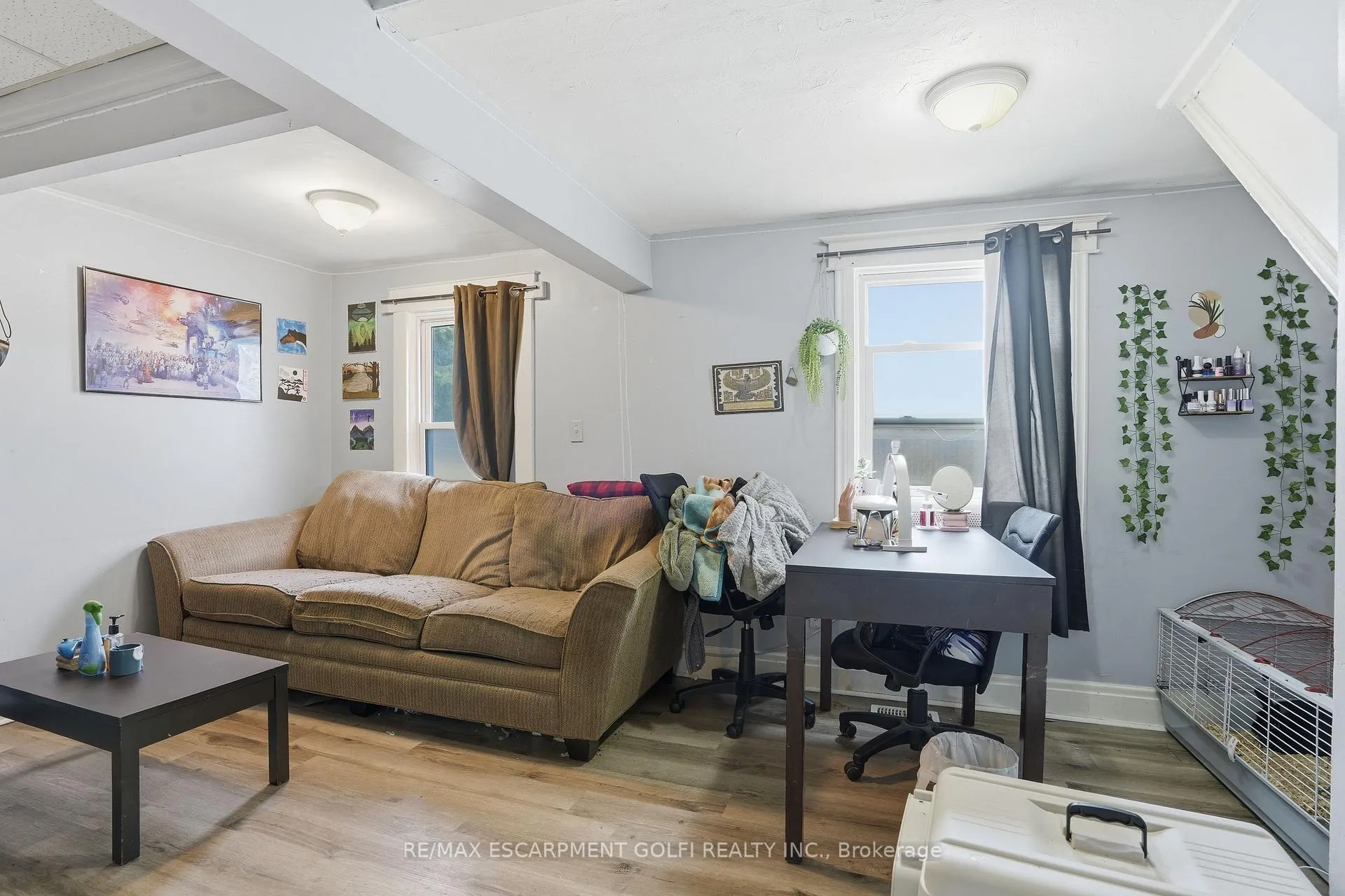Photo 6 of 239 York Street, St. Catharines, Haig — HOMEH