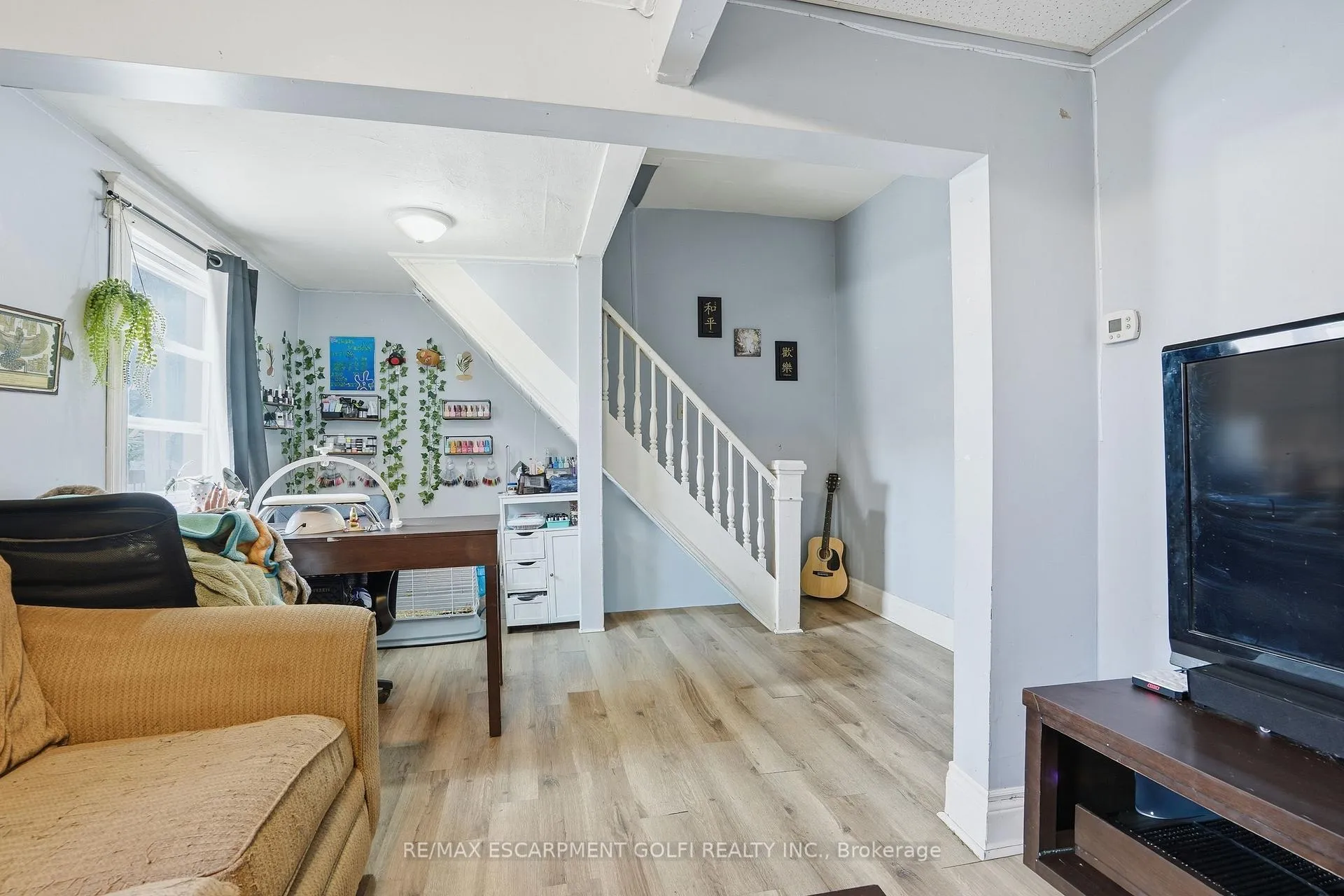 Photo 8 of 239 York Street, St. Catharines, Haig — HOMEH