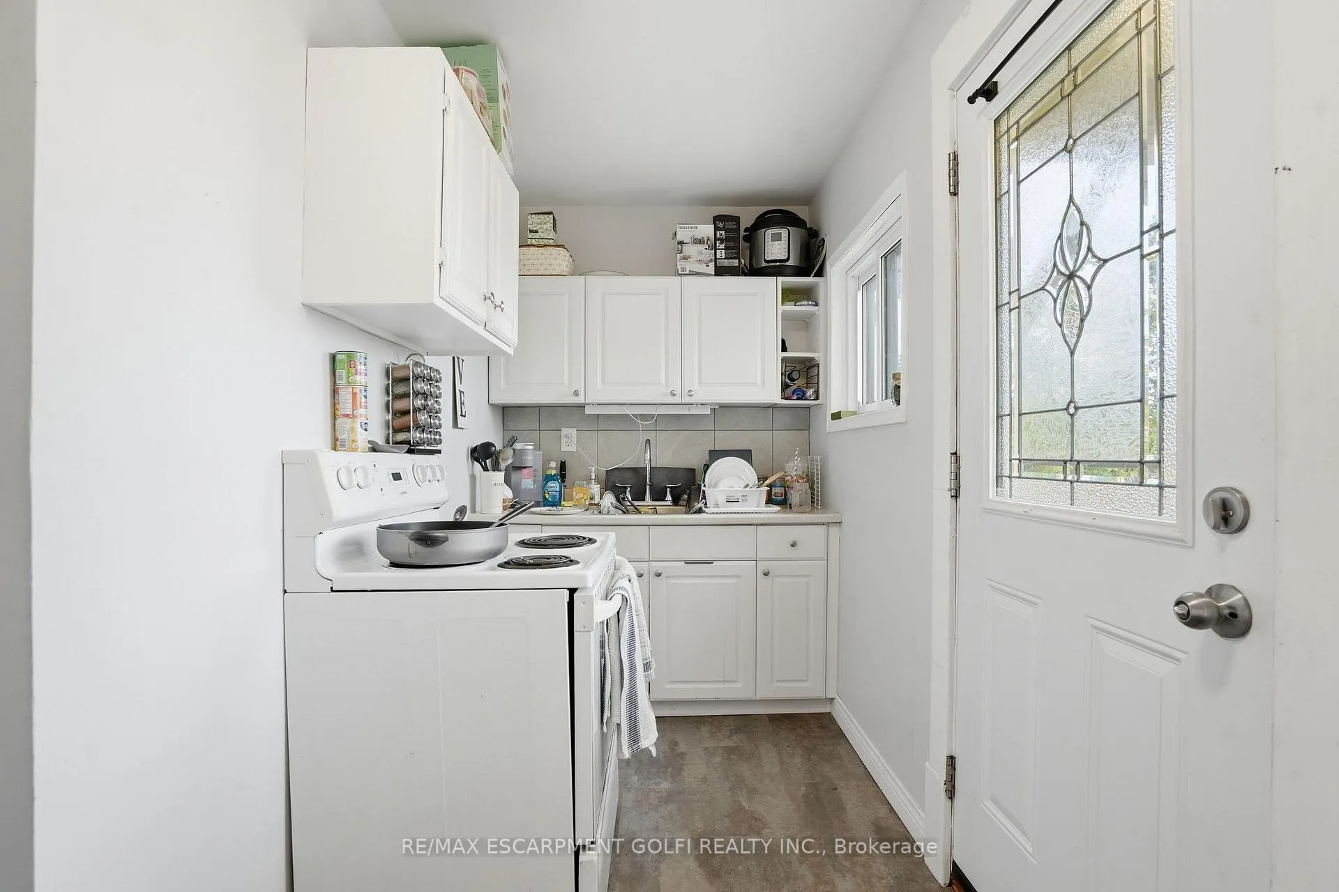 Photo 11 of 239 York Street, St. Catharines, Haig — HOMEH