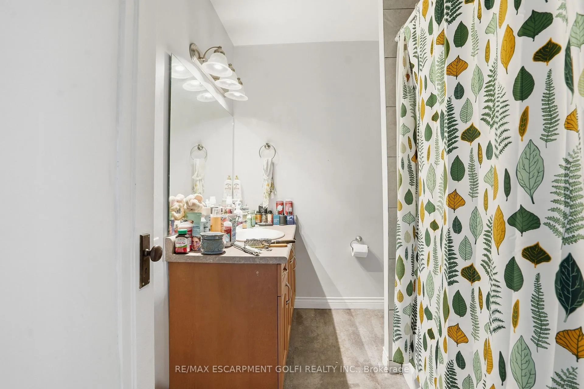 Photo 13 of 239 York Street, St. Catharines, Haig — HOMEH