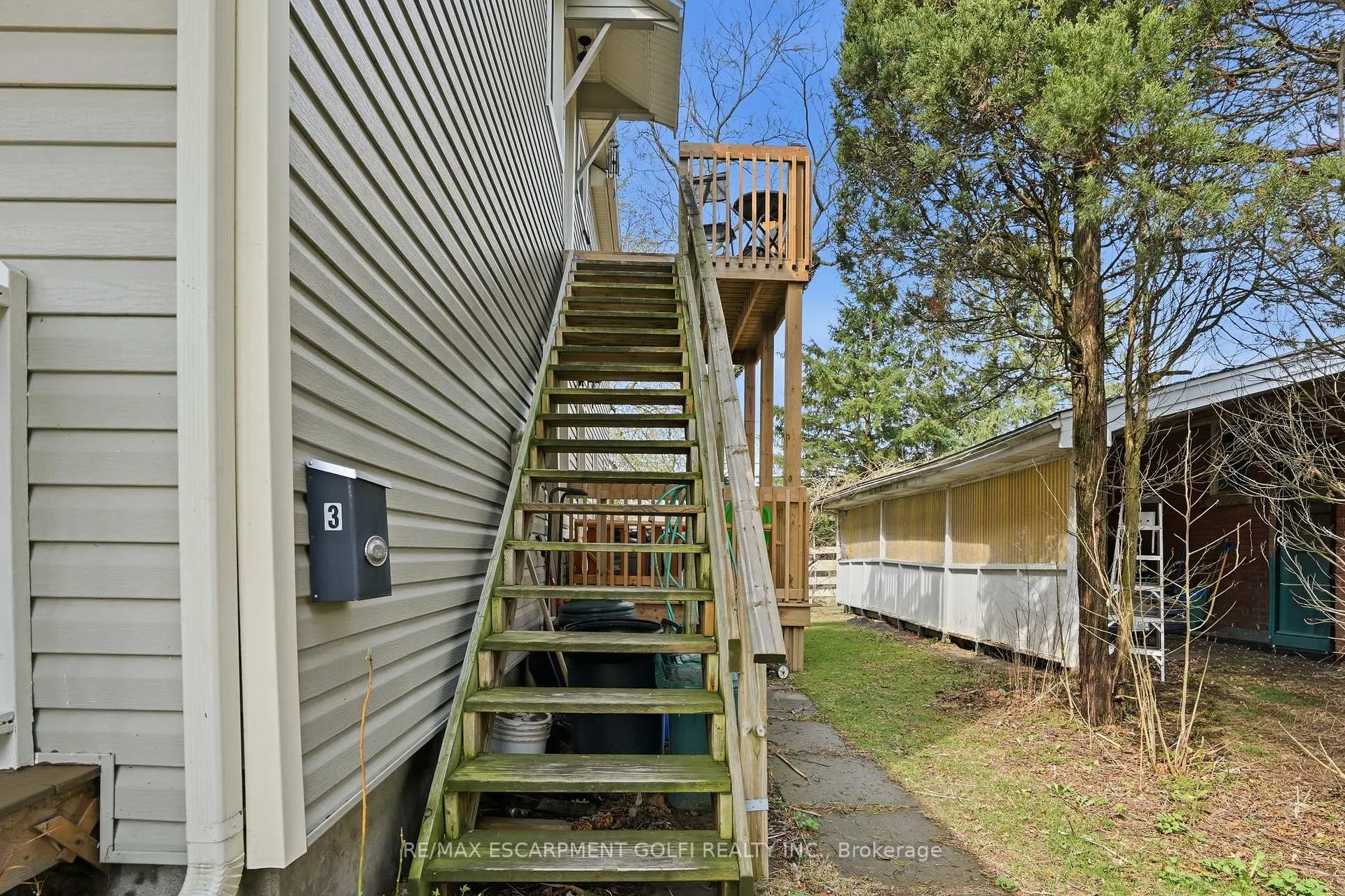 Photo 19 of 239 York Street, St. Catharines, Haig — HOMEH