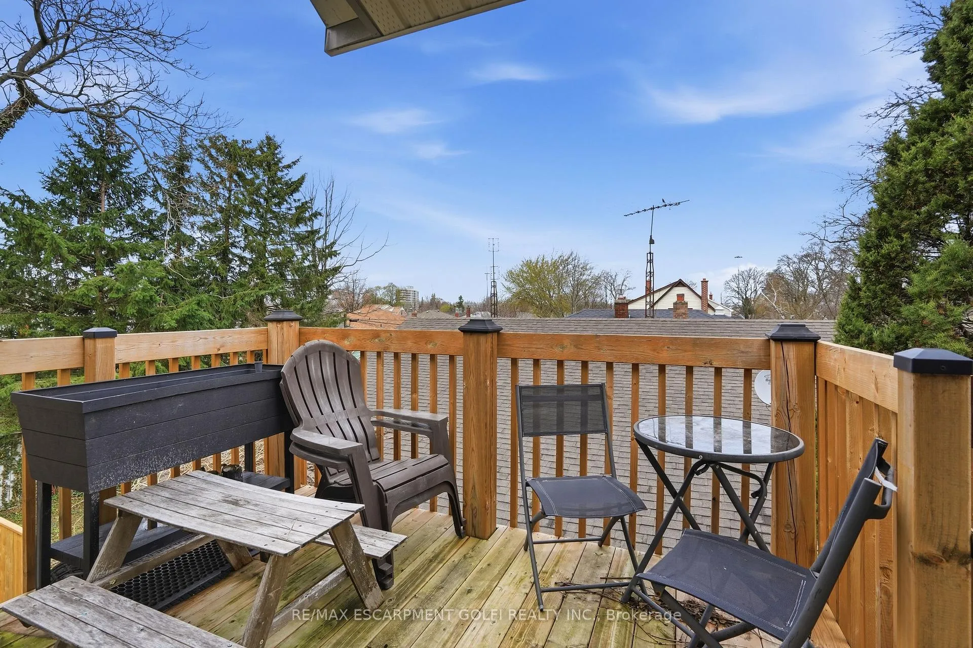 Photo 20 of 239 York Street, St. Catharines, Haig — HOMEH
