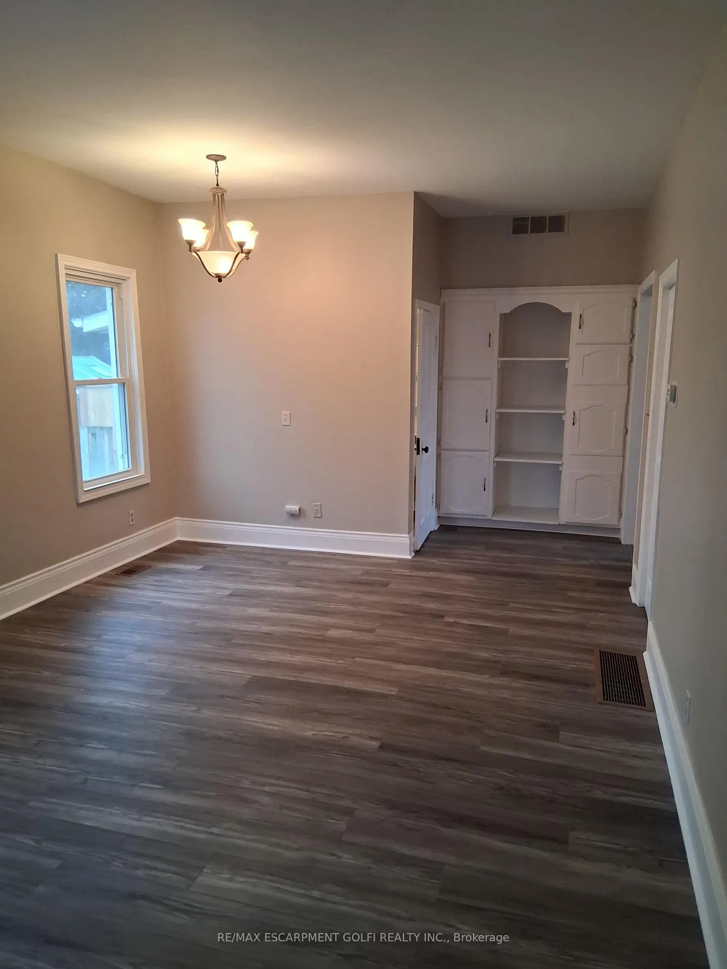 Photo 24 of 239 York Street, St. Catharines, Haig — HOMEH