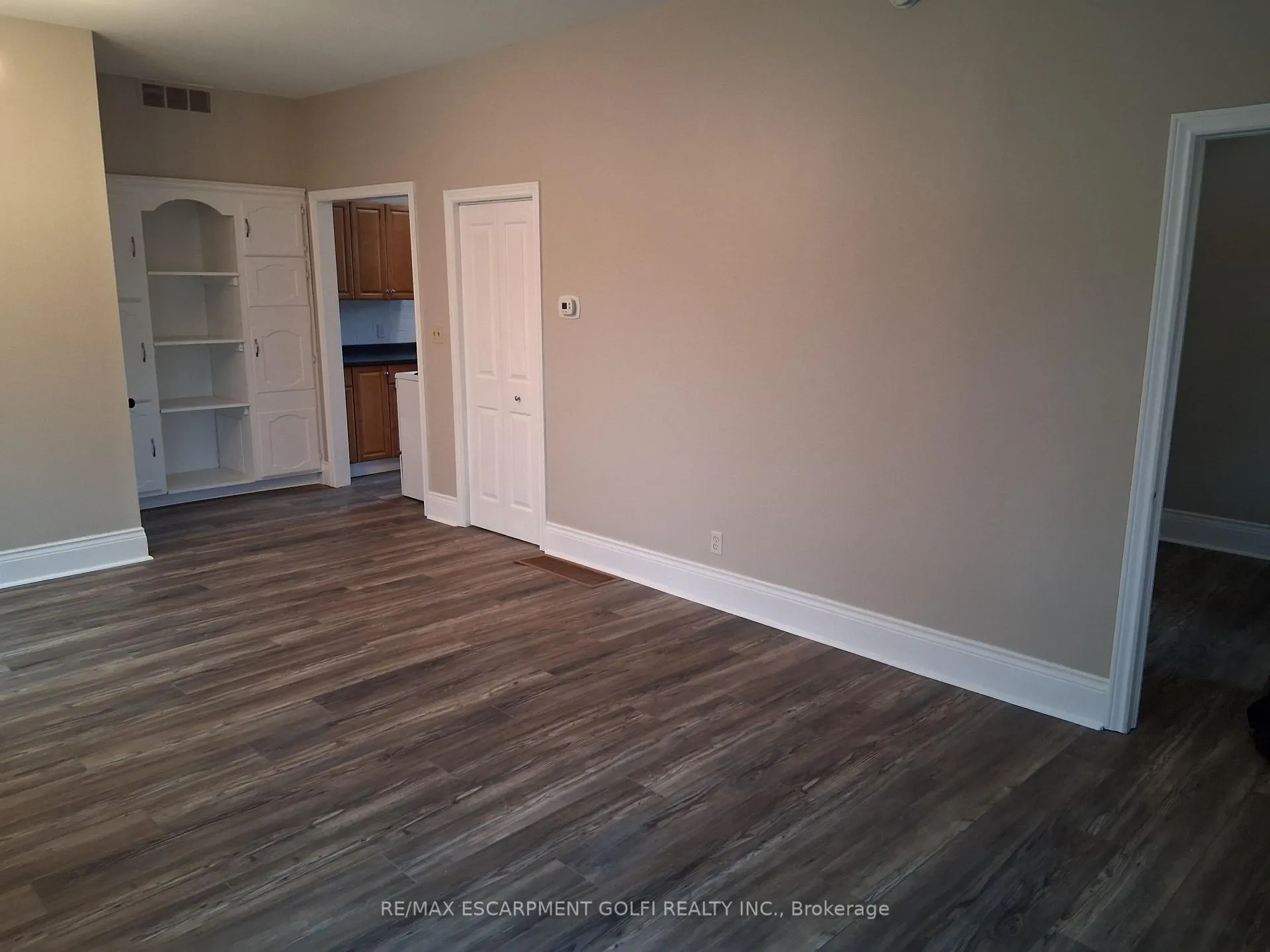 Photo 25 of 239 York Street, St. Catharines, Haig — HOMEH