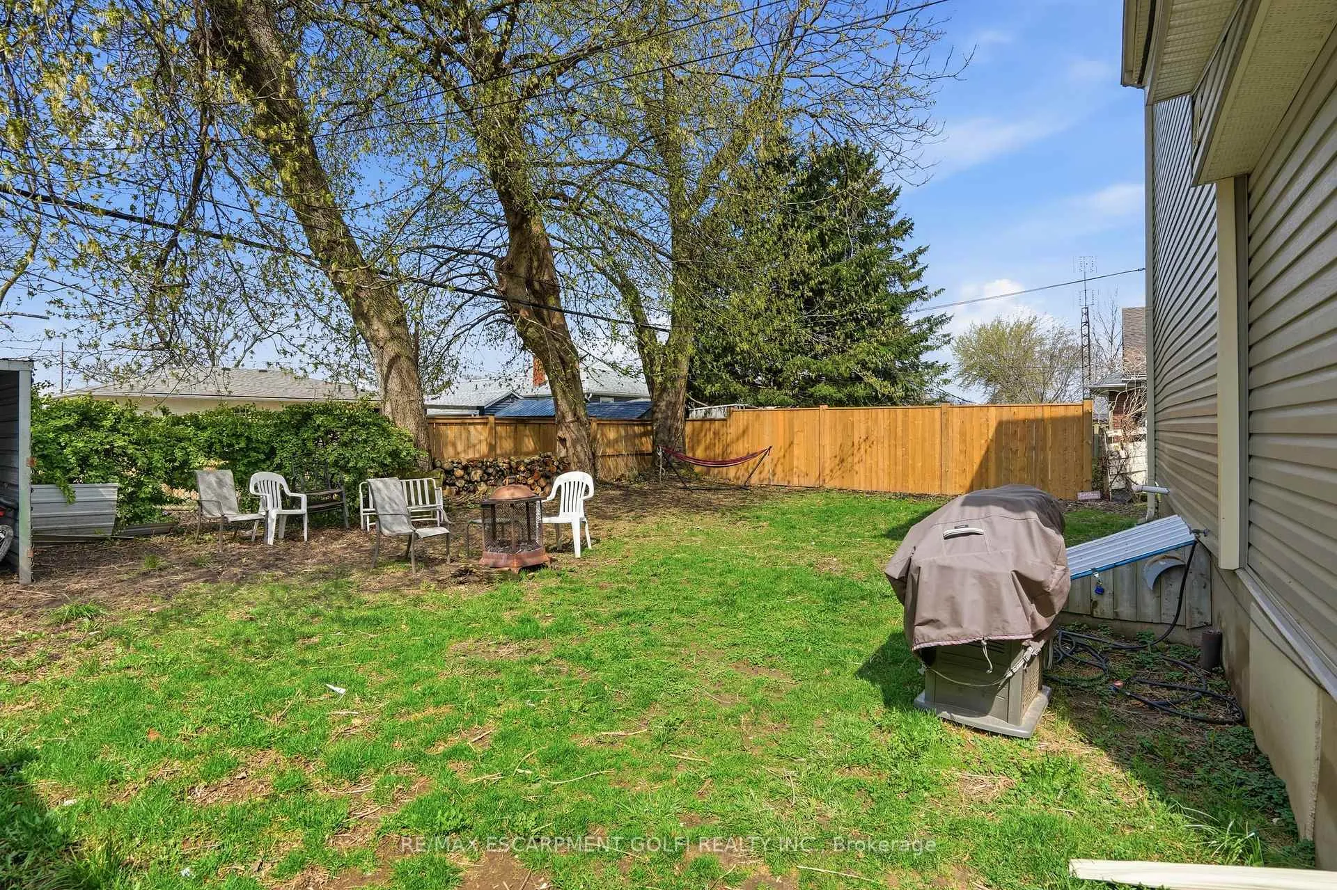 Photo 27 of 239 York Street, St. Catharines, Haig — HOMEH