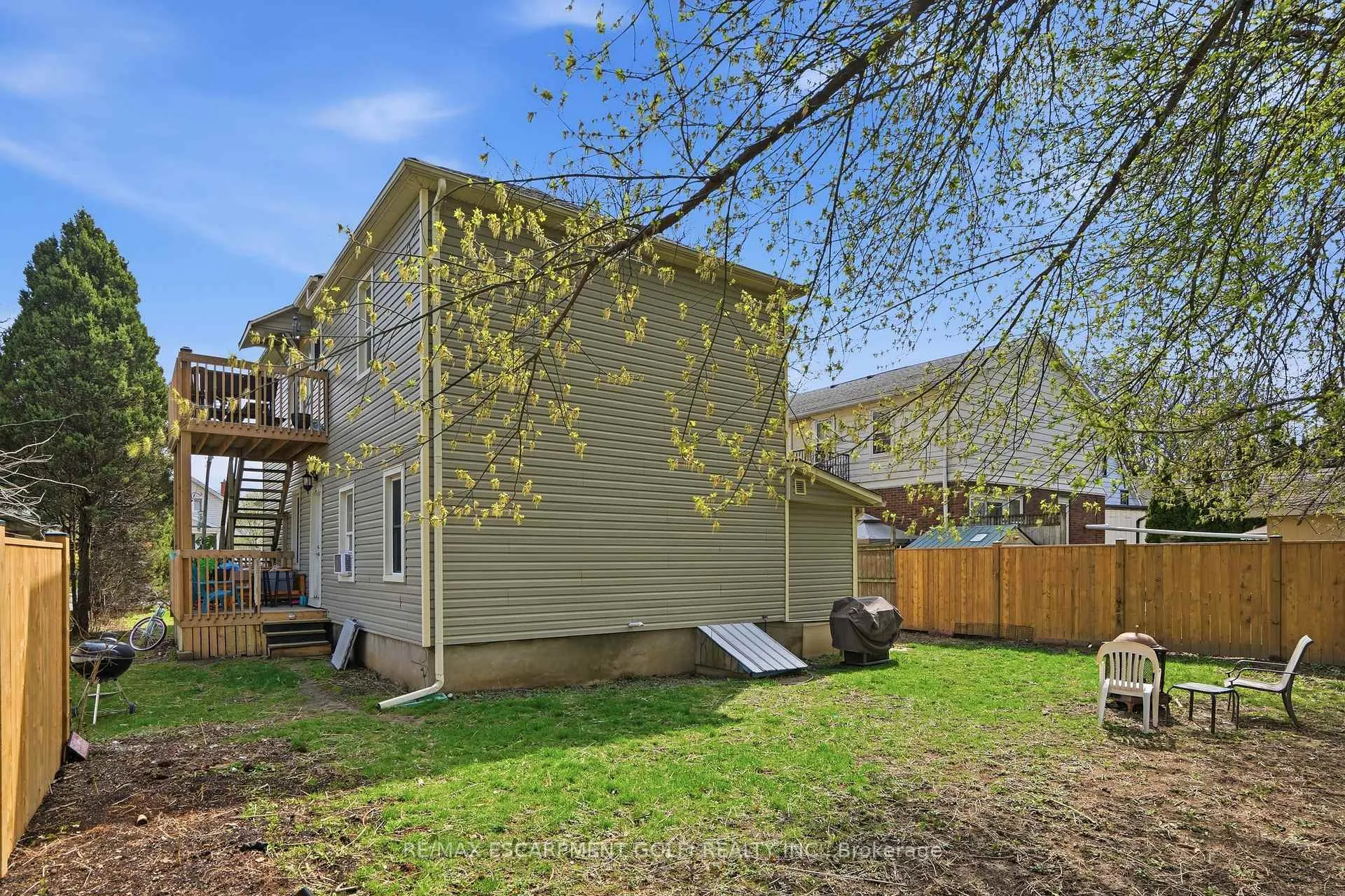 Photo 28 of 239 York Street, St. Catharines, Haig — HOMEH