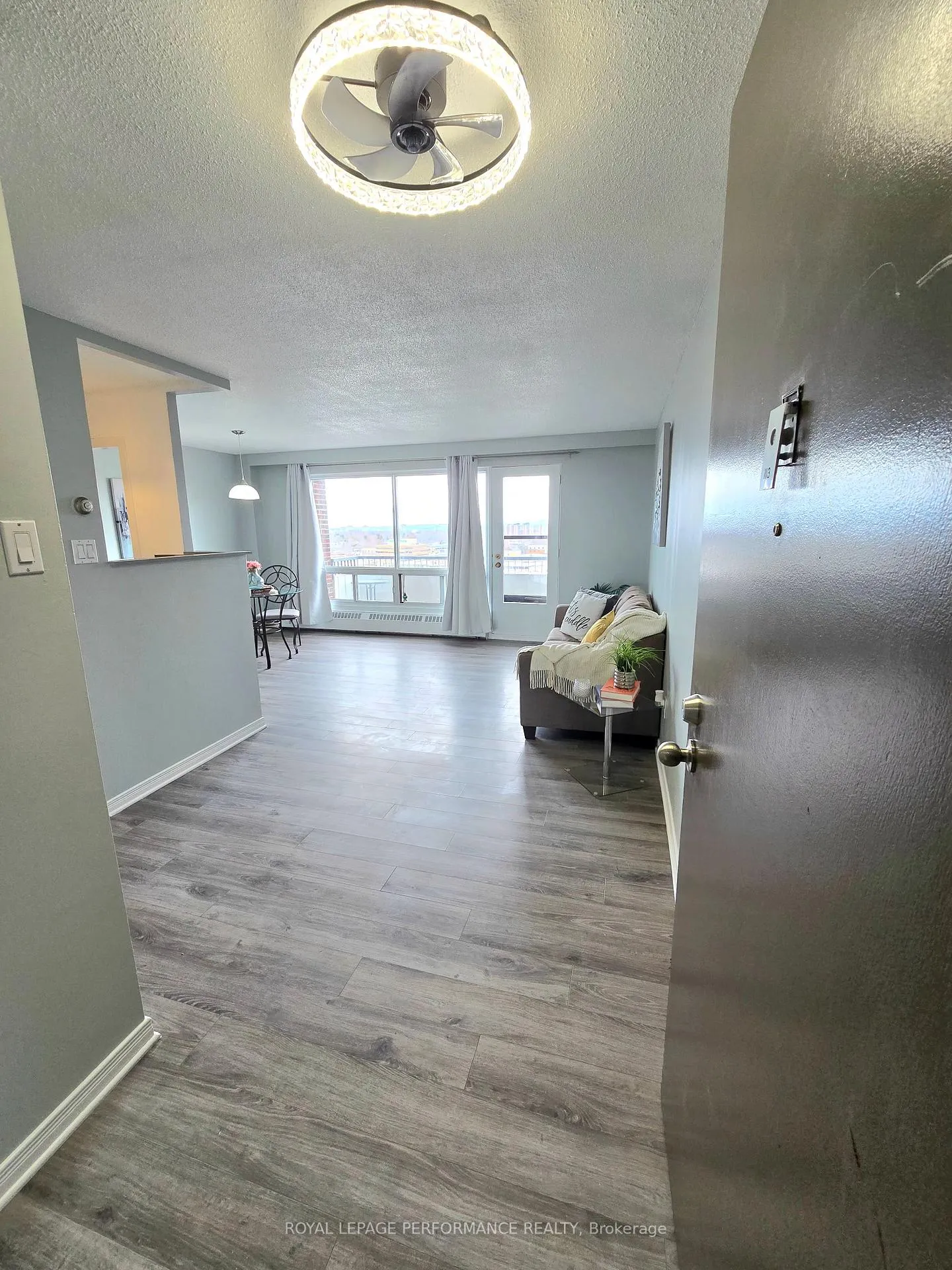 Photo 3 of Unit 1113, 20 Chesterton Drive, Ottawa, Borden Farm/Stewart Farm/Carleton Heights/Parkwood Hills — HOMEH