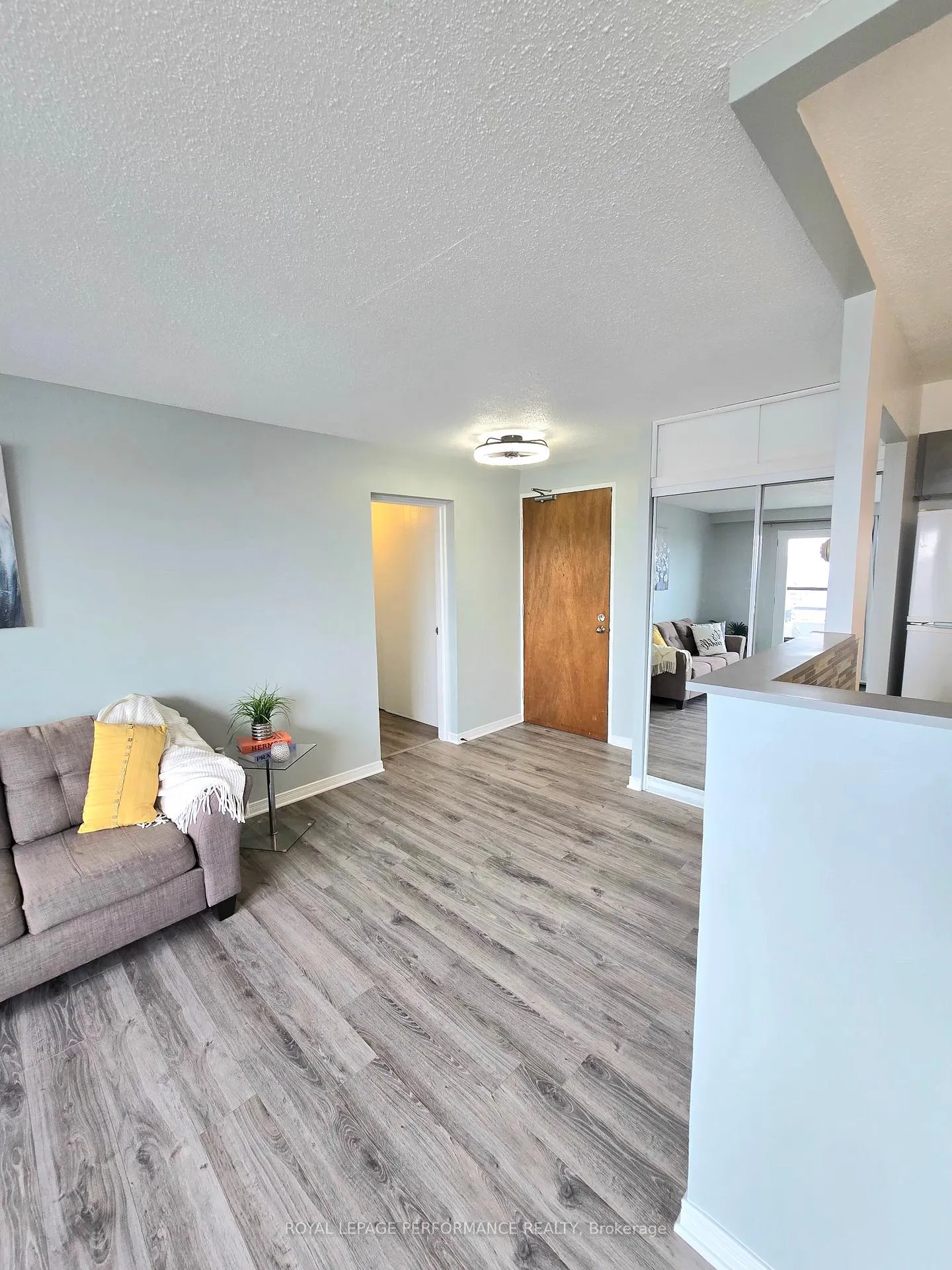 Photo 8 of Unit 1113, 20 Chesterton Drive, Ottawa, Borden Farm/Stewart Farm/Carleton Heights/Parkwood Hills — HOMEH