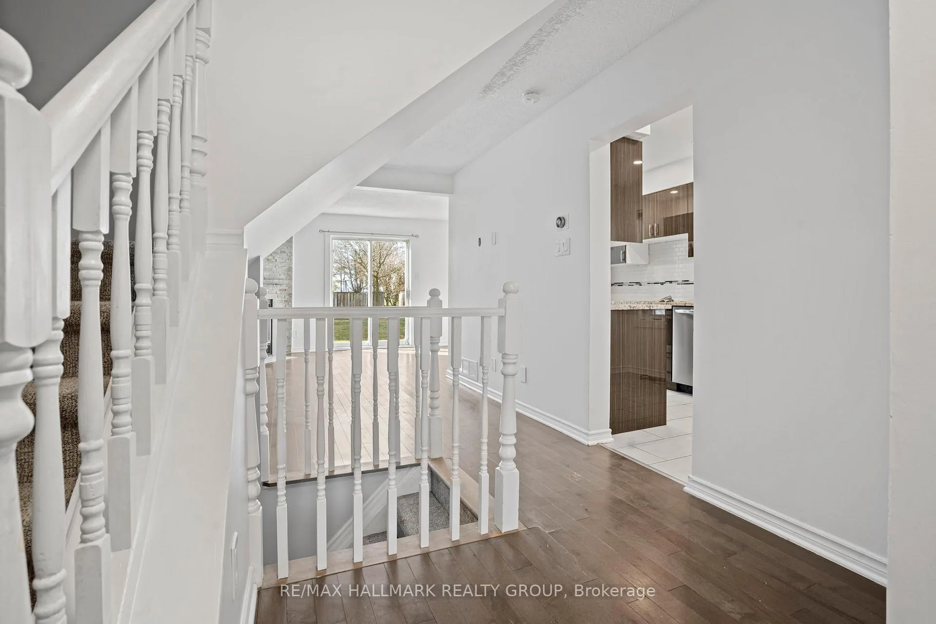 Photo 3 of 504 Canotia Place, Ottawa, Fallingbrook/Pineridge — HOMEH