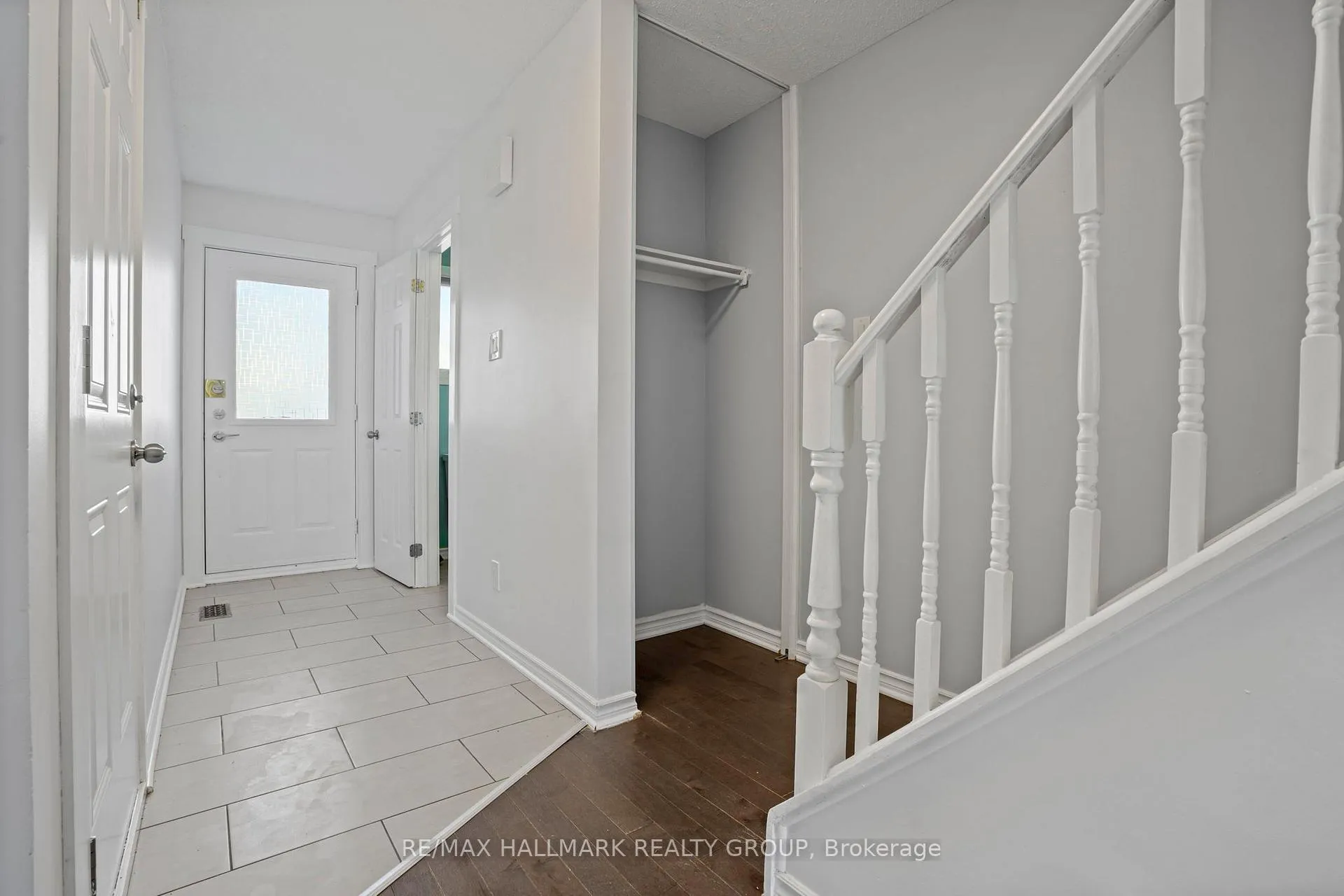 Photo 4 of 504 Canotia Place, Ottawa, Fallingbrook/Pineridge — HOMEH